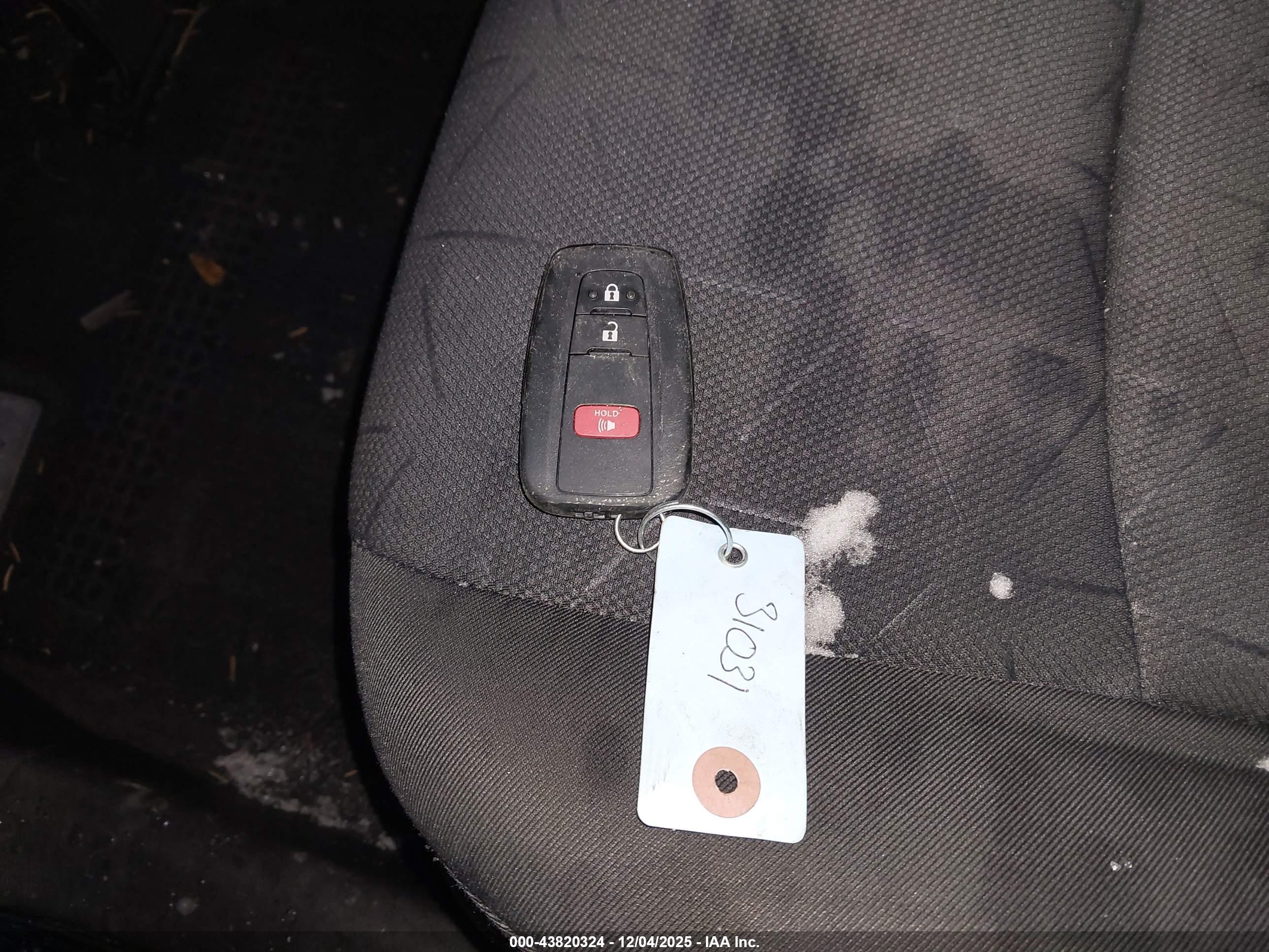 TOYOTA RAV4 image 11