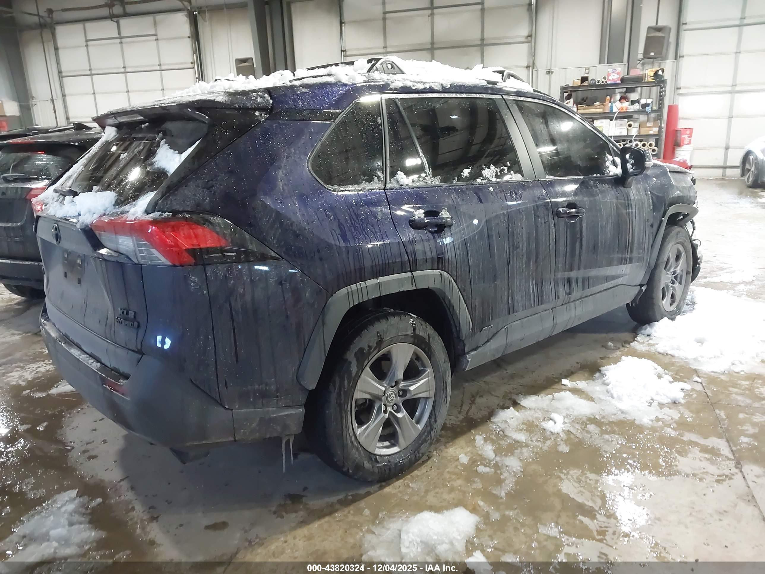 TOYOTA RAV4 image 4