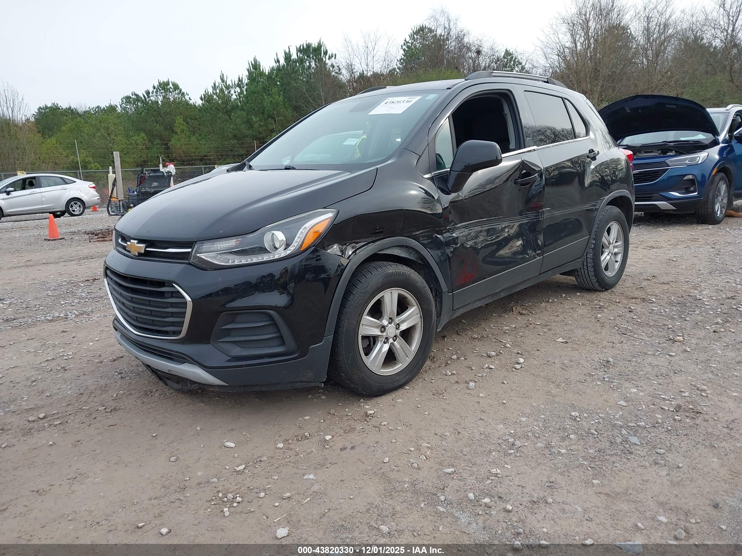 CHEVROLET TRAX image 2