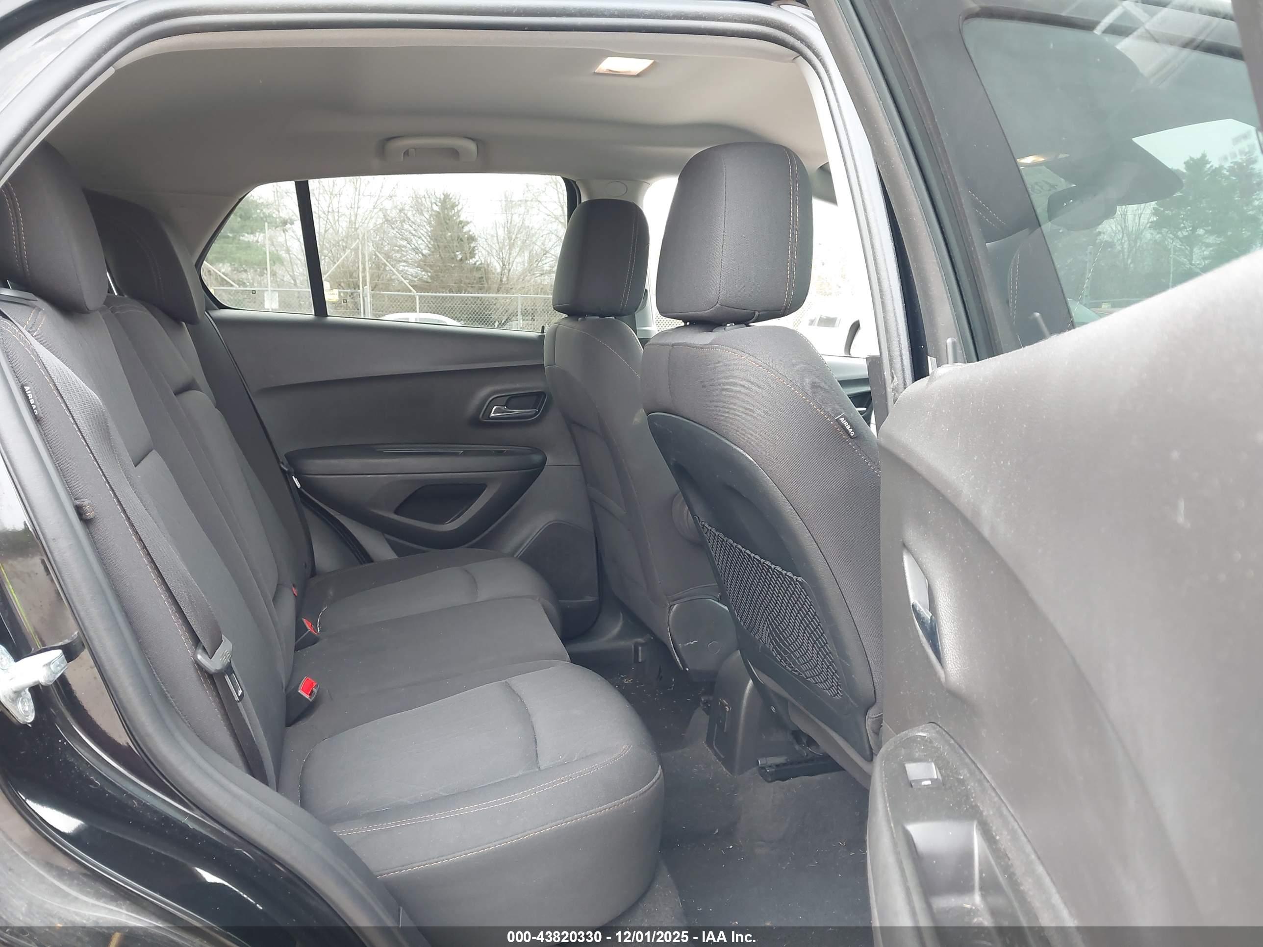 CHEVROLET TRAX image 8