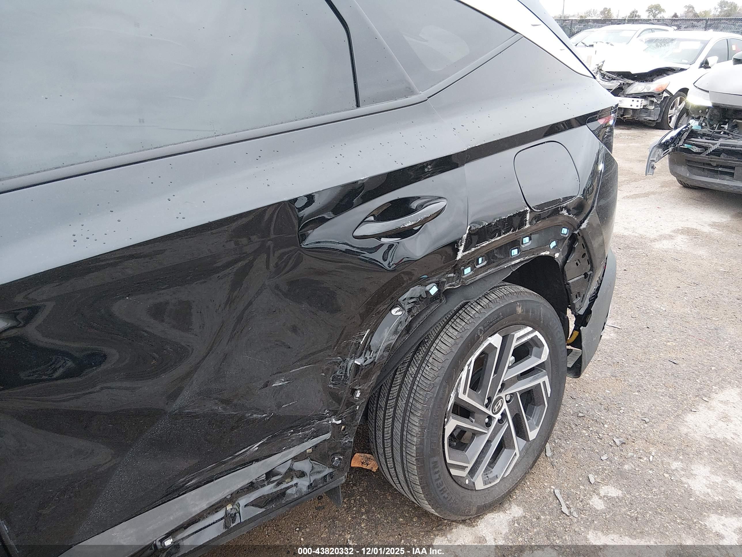 HYUNDAI TUCSON image 6