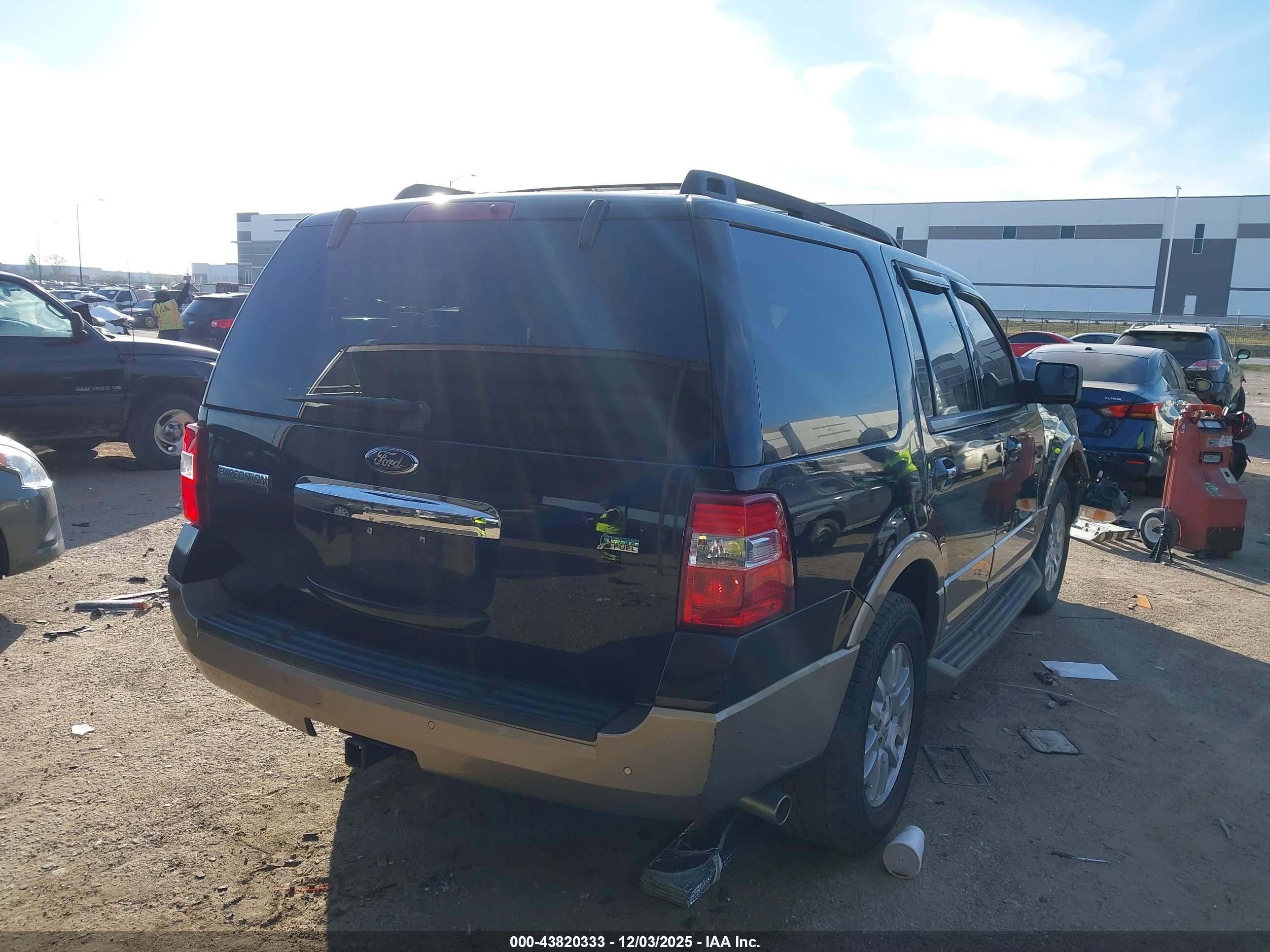 FORD EXPEDITION image 4