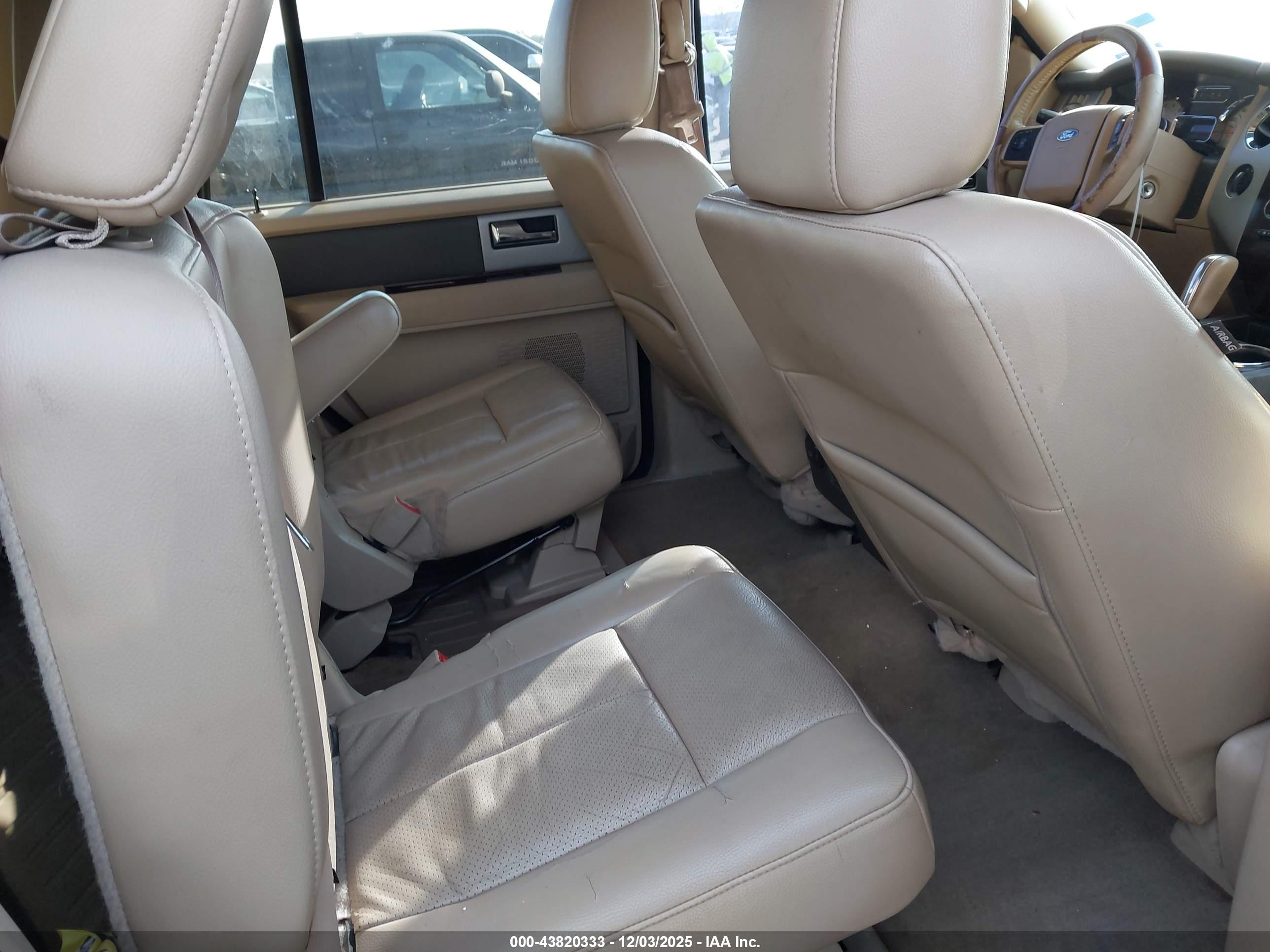 FORD EXPEDITION image 8