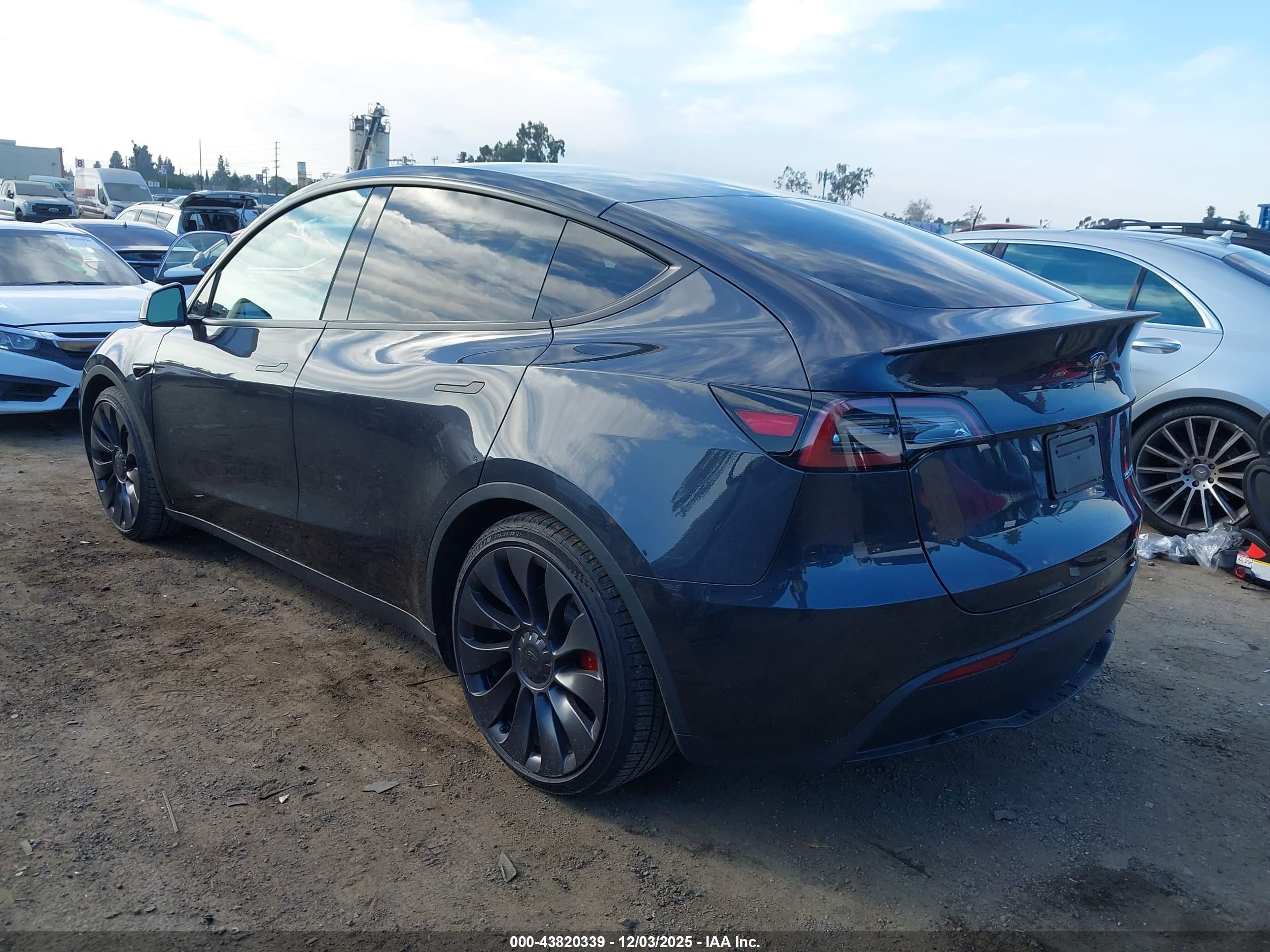 TESLA MODEL image 3