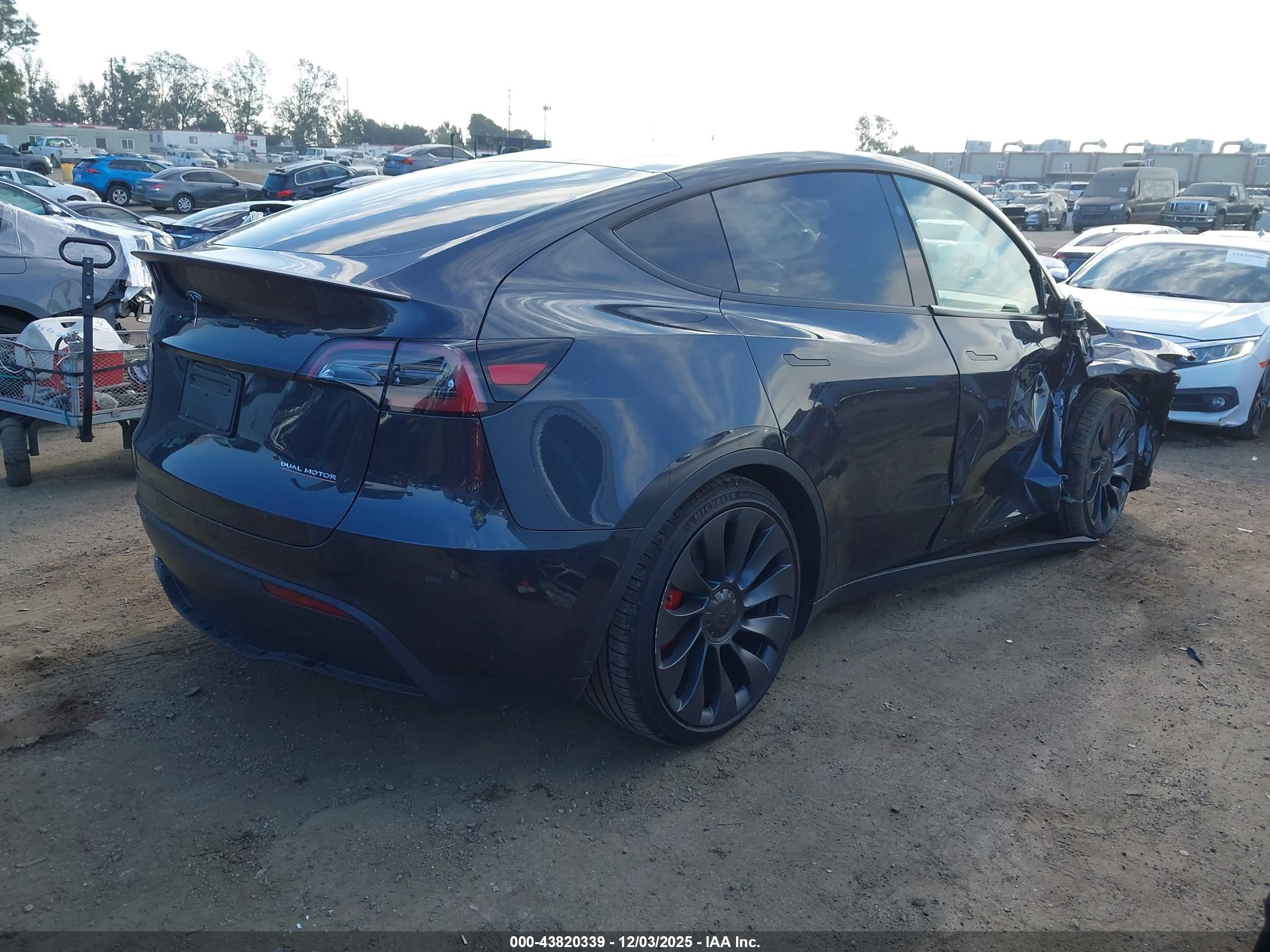 TESLA MODEL image 4