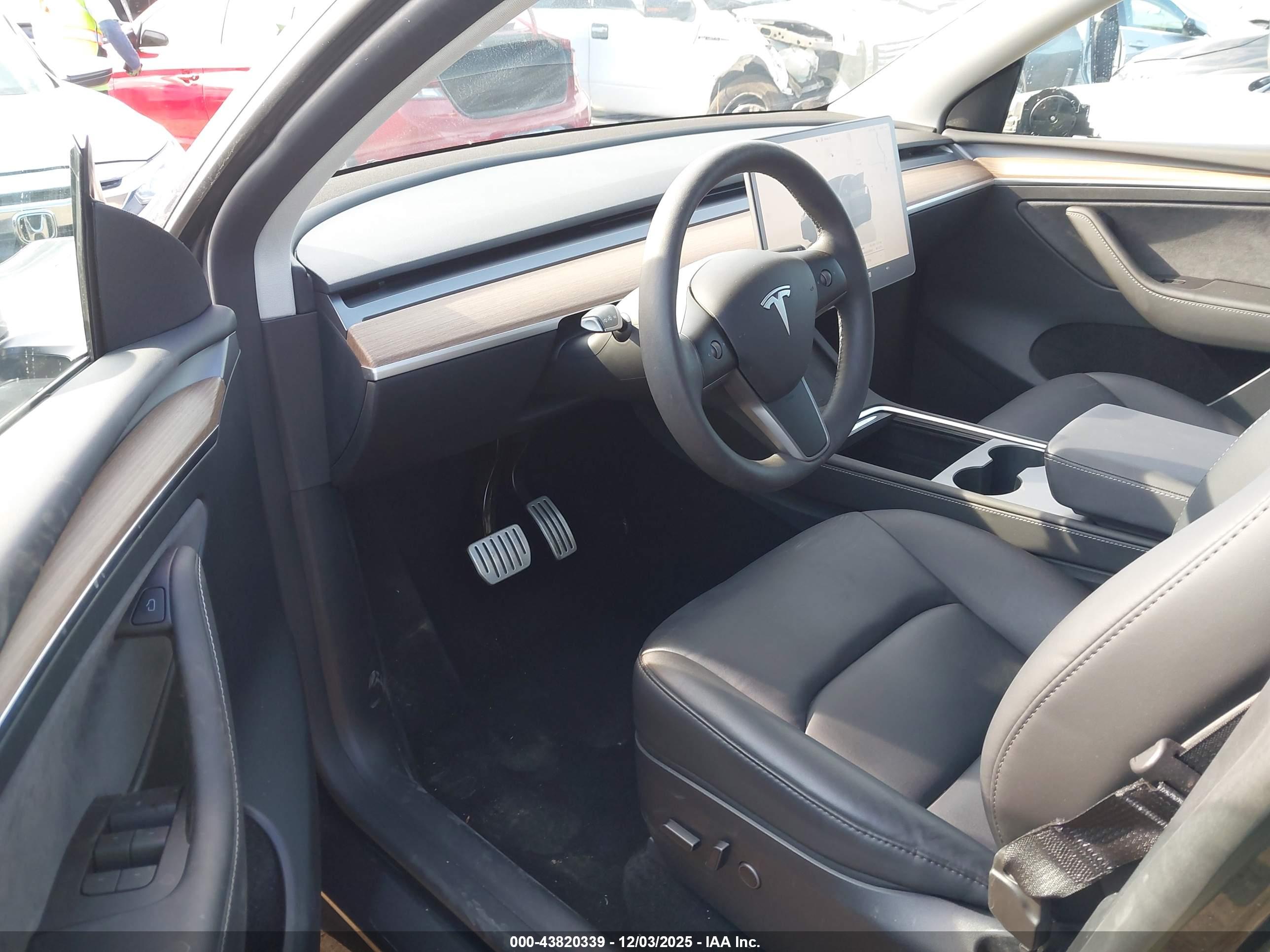 TESLA MODEL image 5