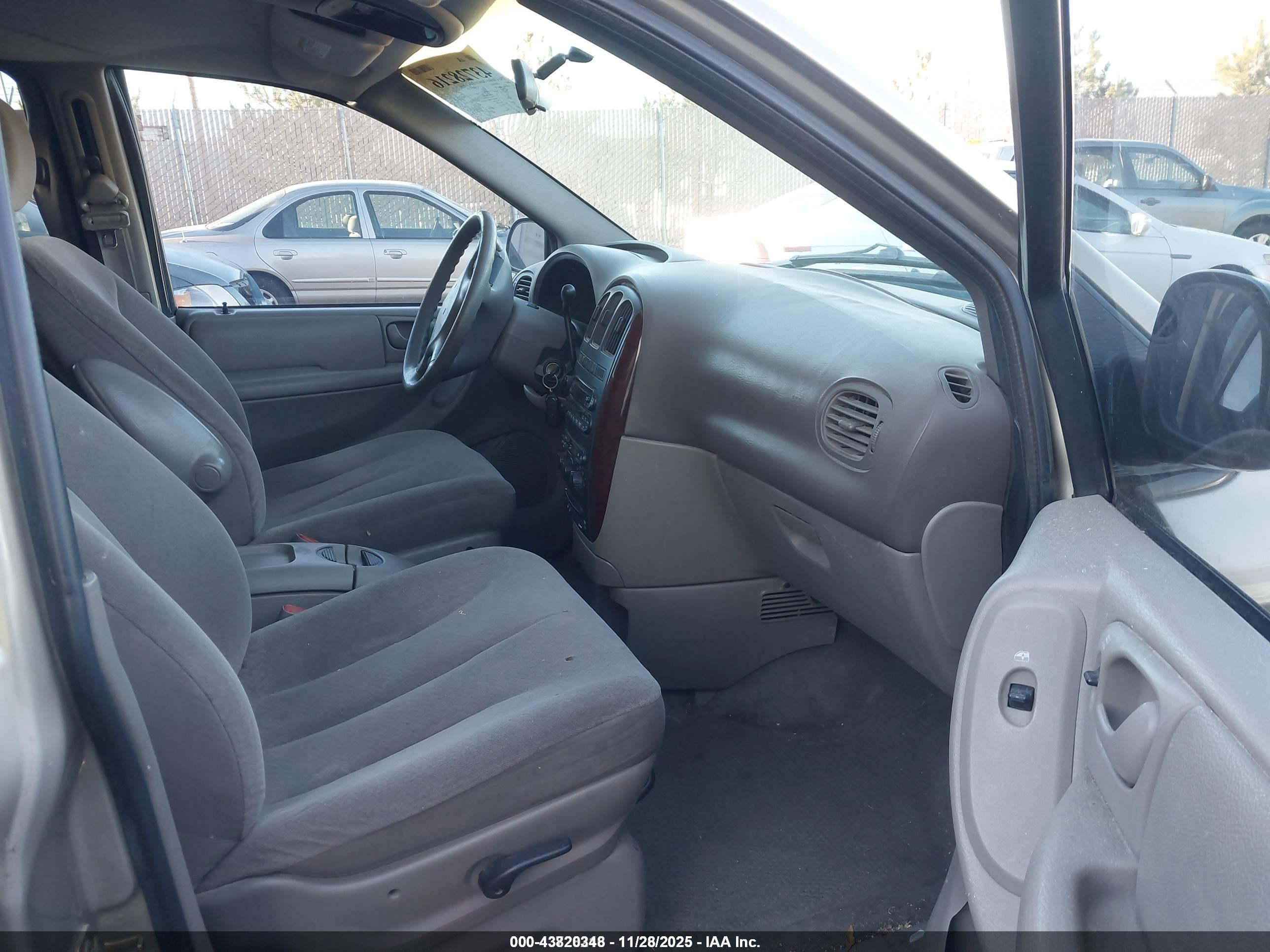 CHRYSLER TOWN image 5