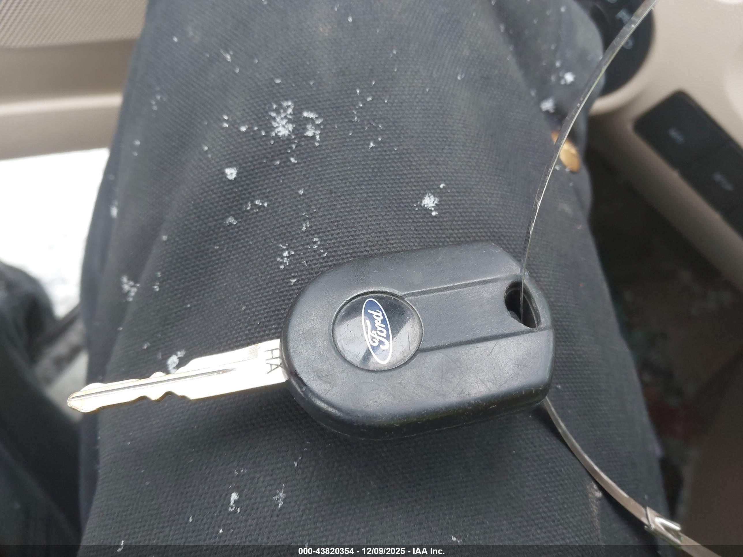 FORD ESCAPE image 11