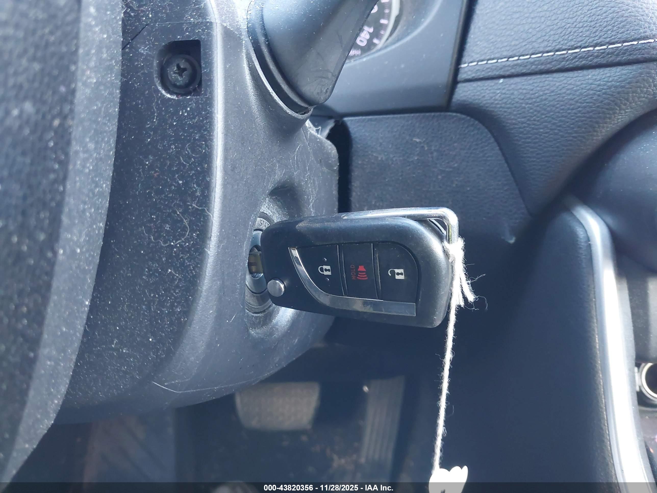 TOYOTA RAV4 image 11