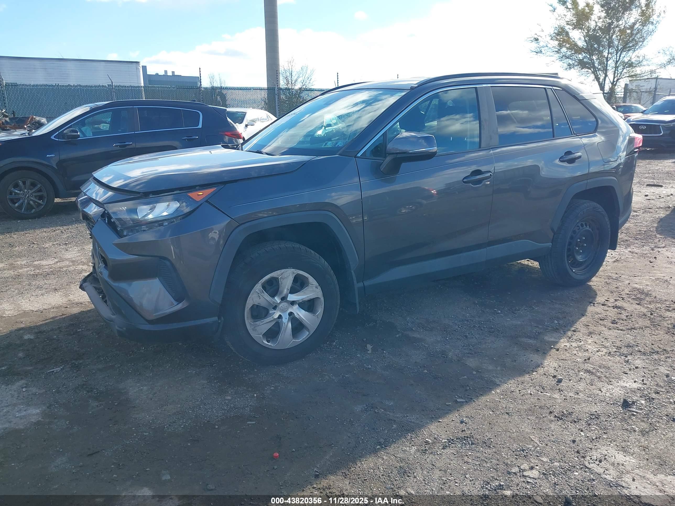 TOYOTA RAV4 image 2