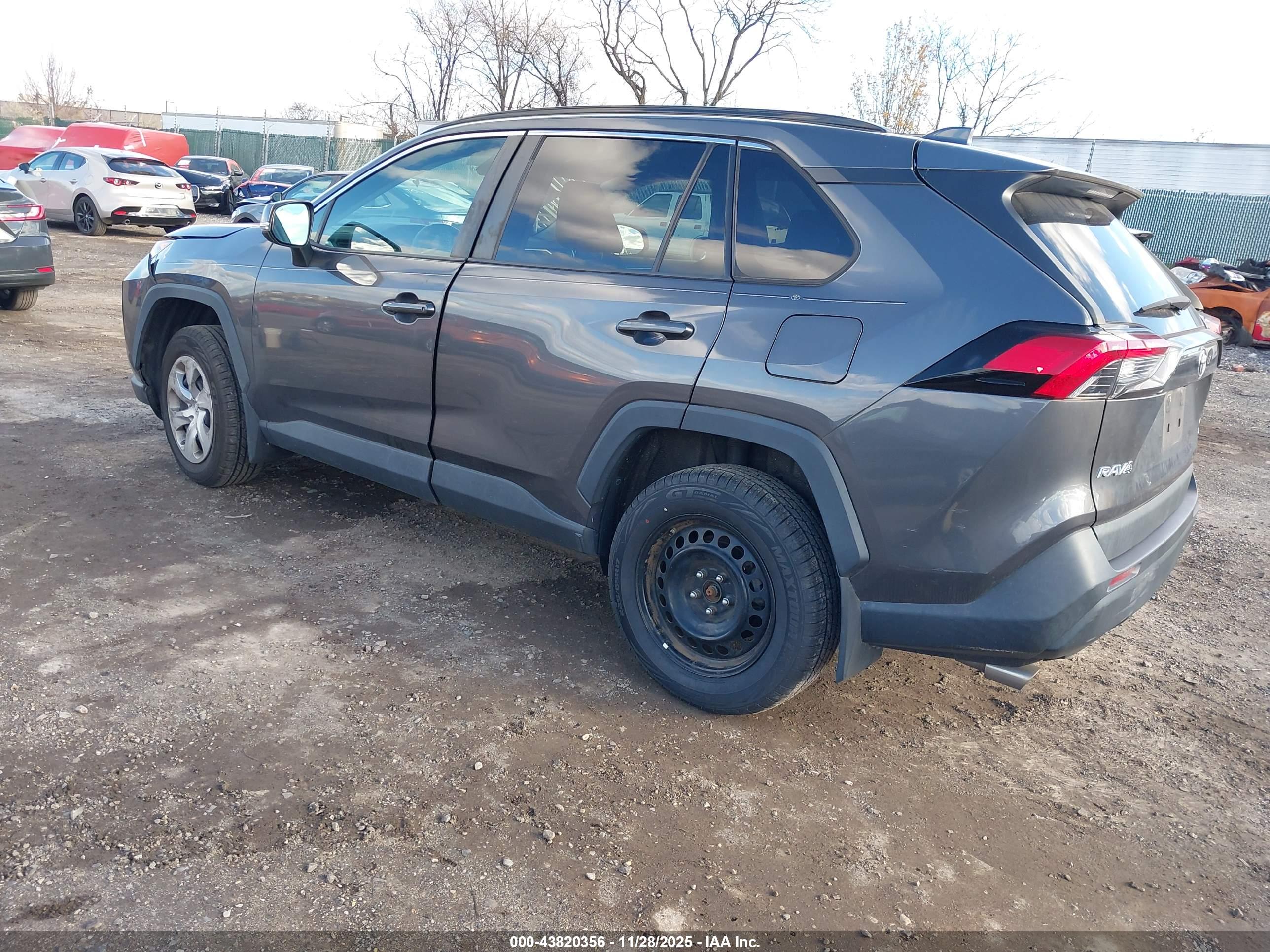 TOYOTA RAV4 image 3