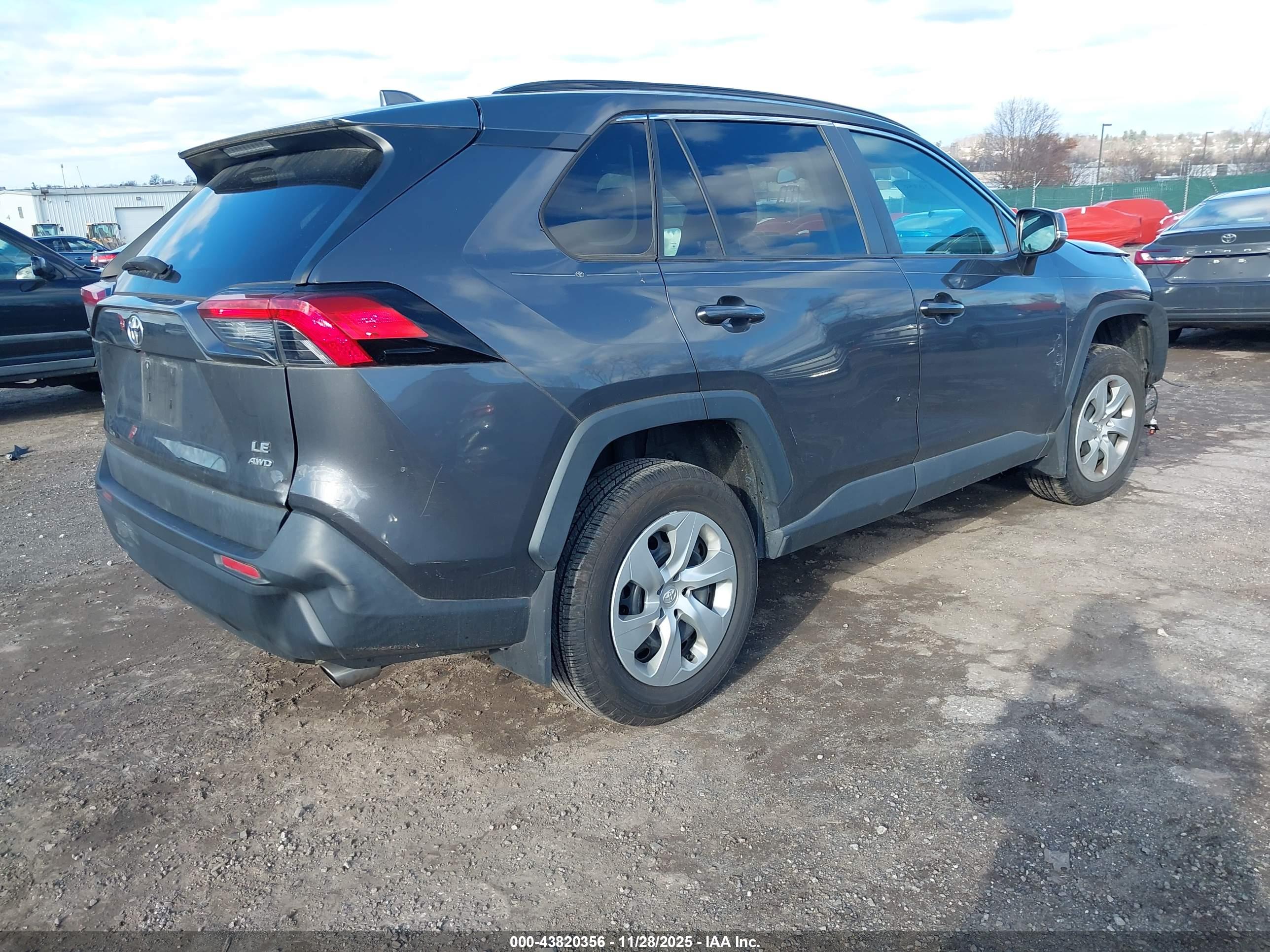 TOYOTA RAV4 image 4