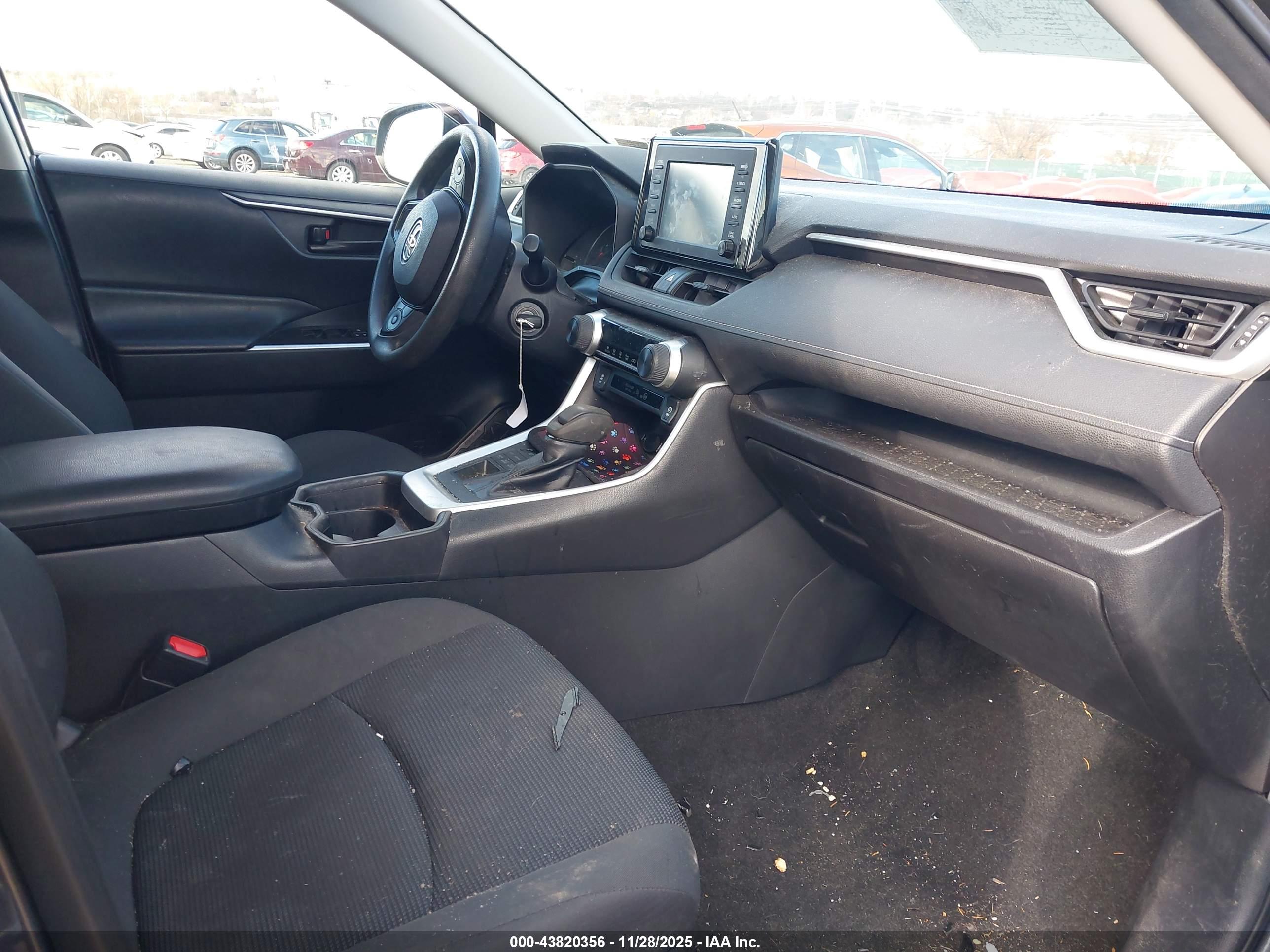 TOYOTA RAV4 image 5