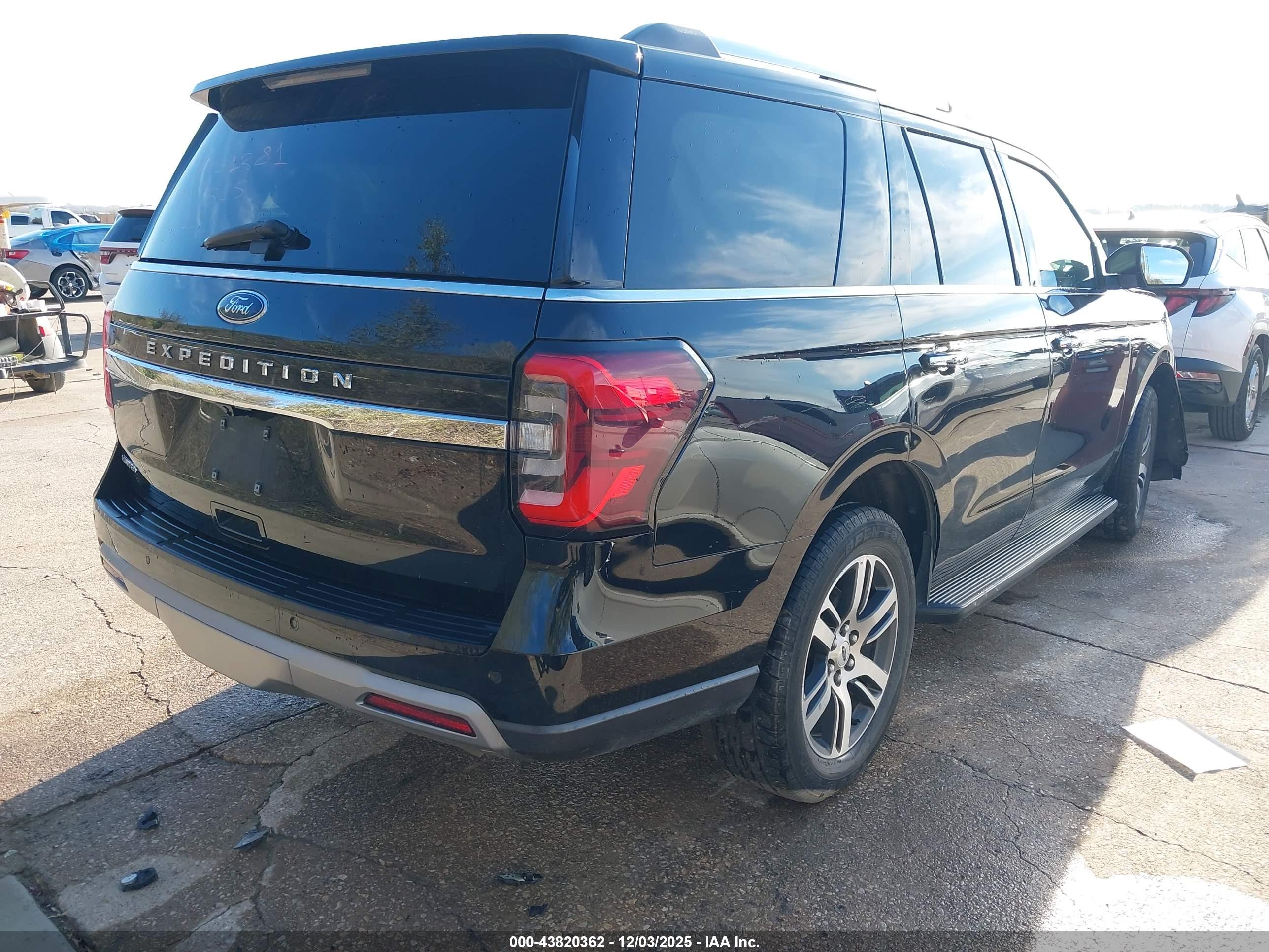 FORD EXPEDITION image 4