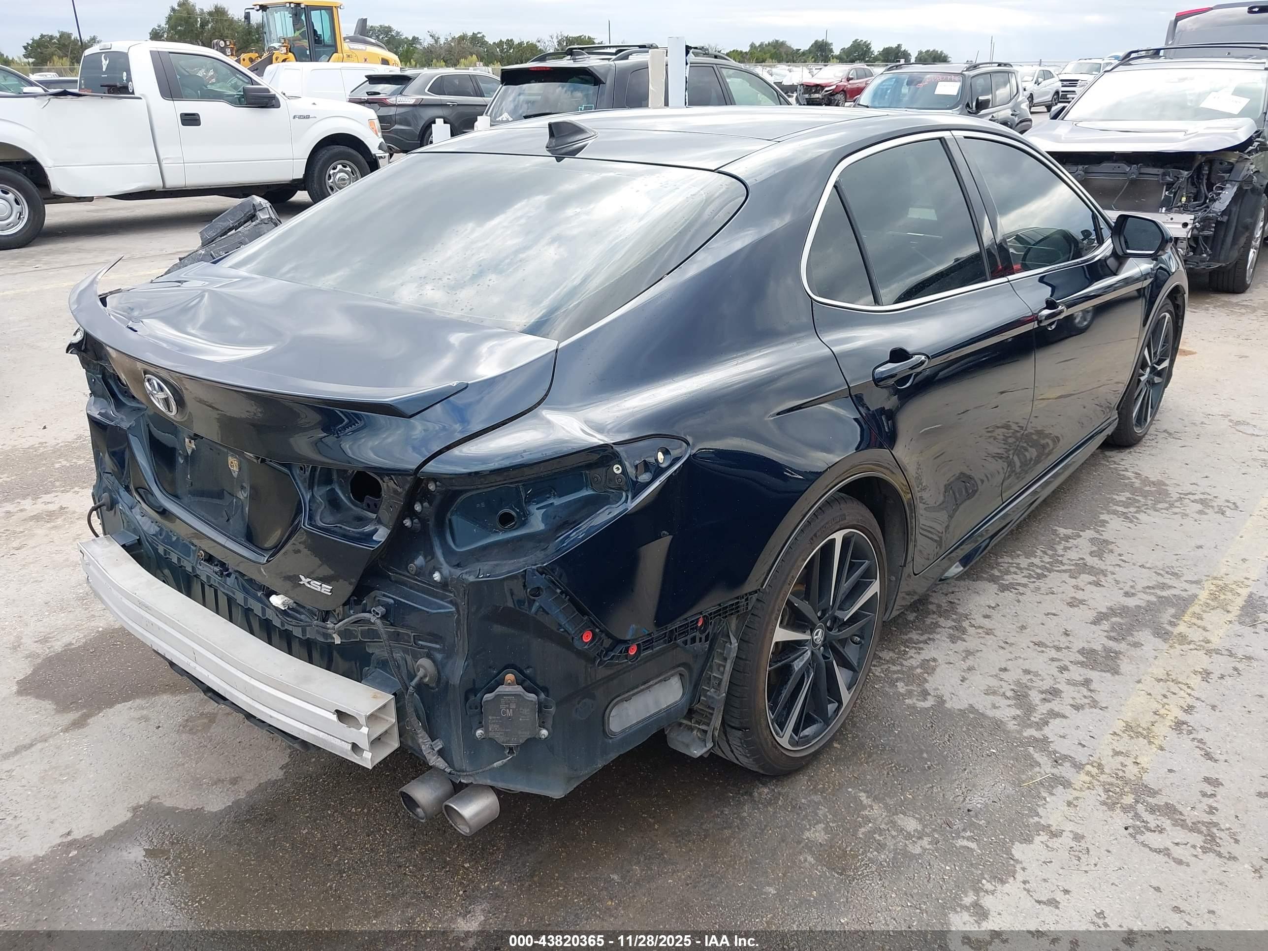 TOYOTA CAMRY image 4