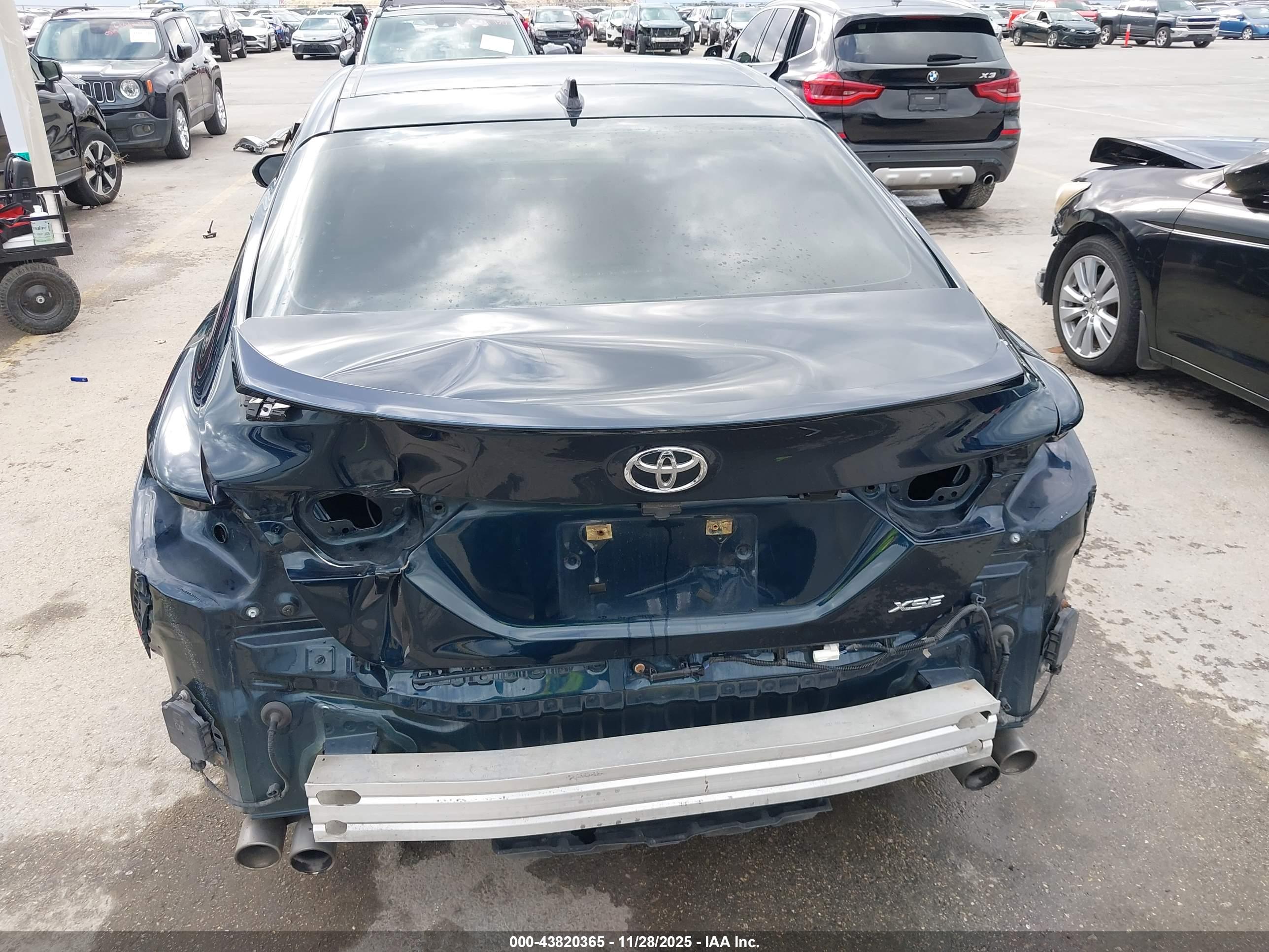 TOYOTA CAMRY image 6