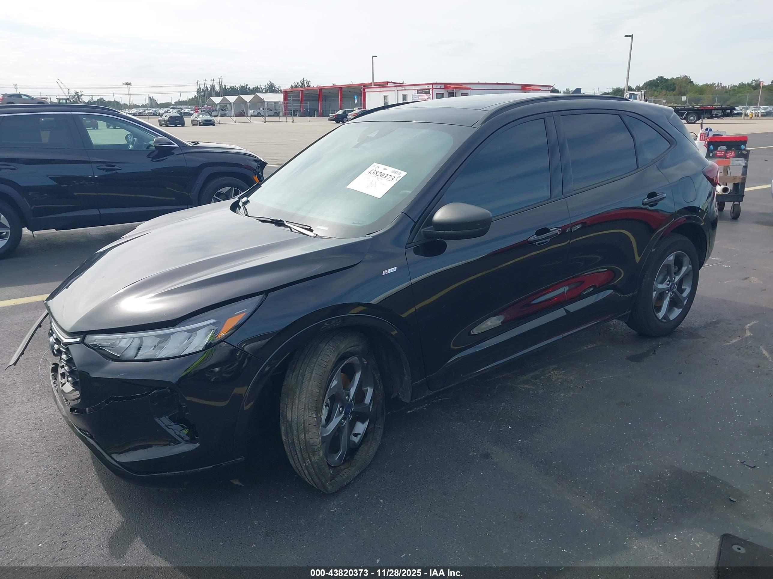 FORD ESCAPE image 2