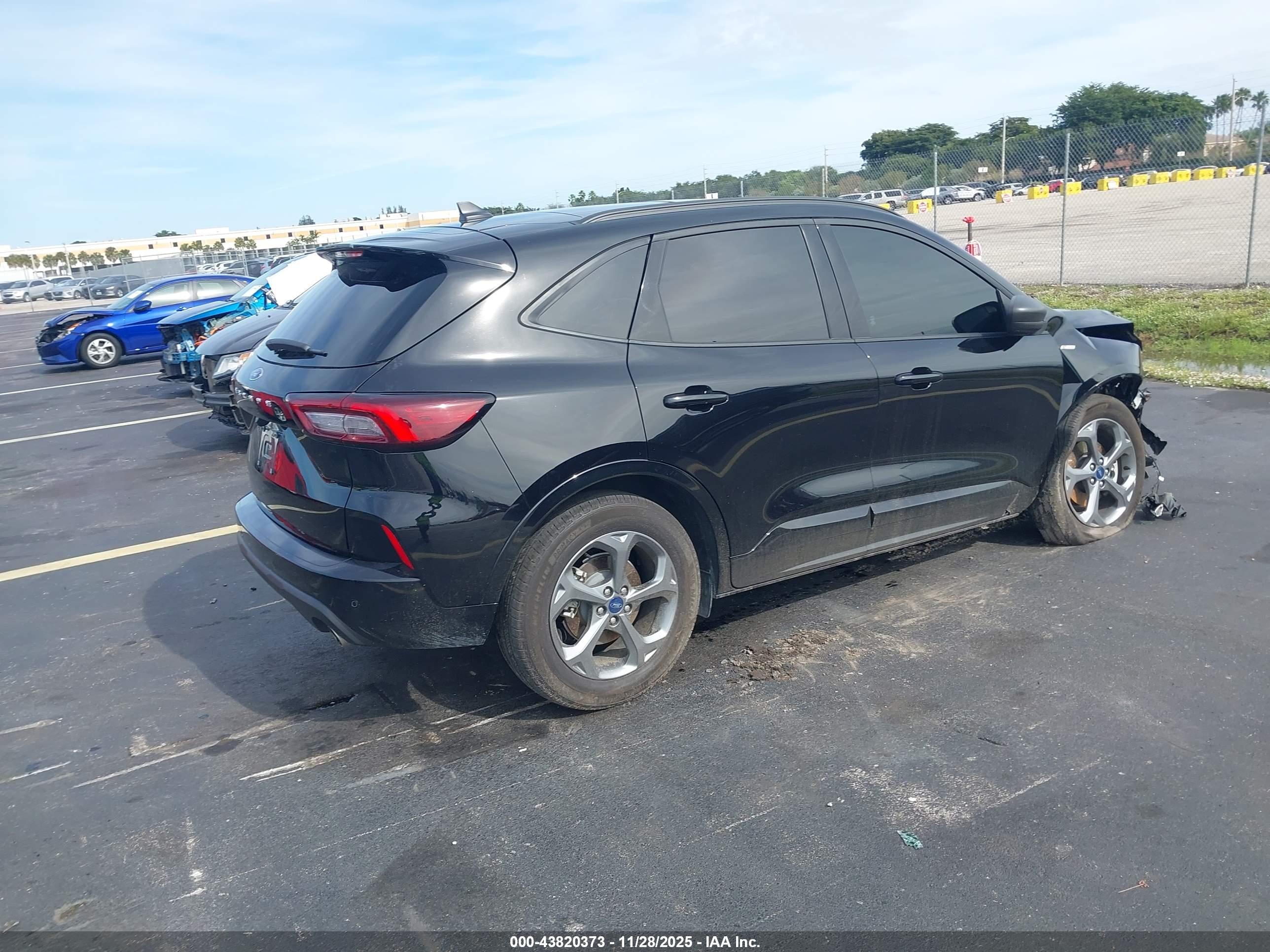 FORD ESCAPE image 4