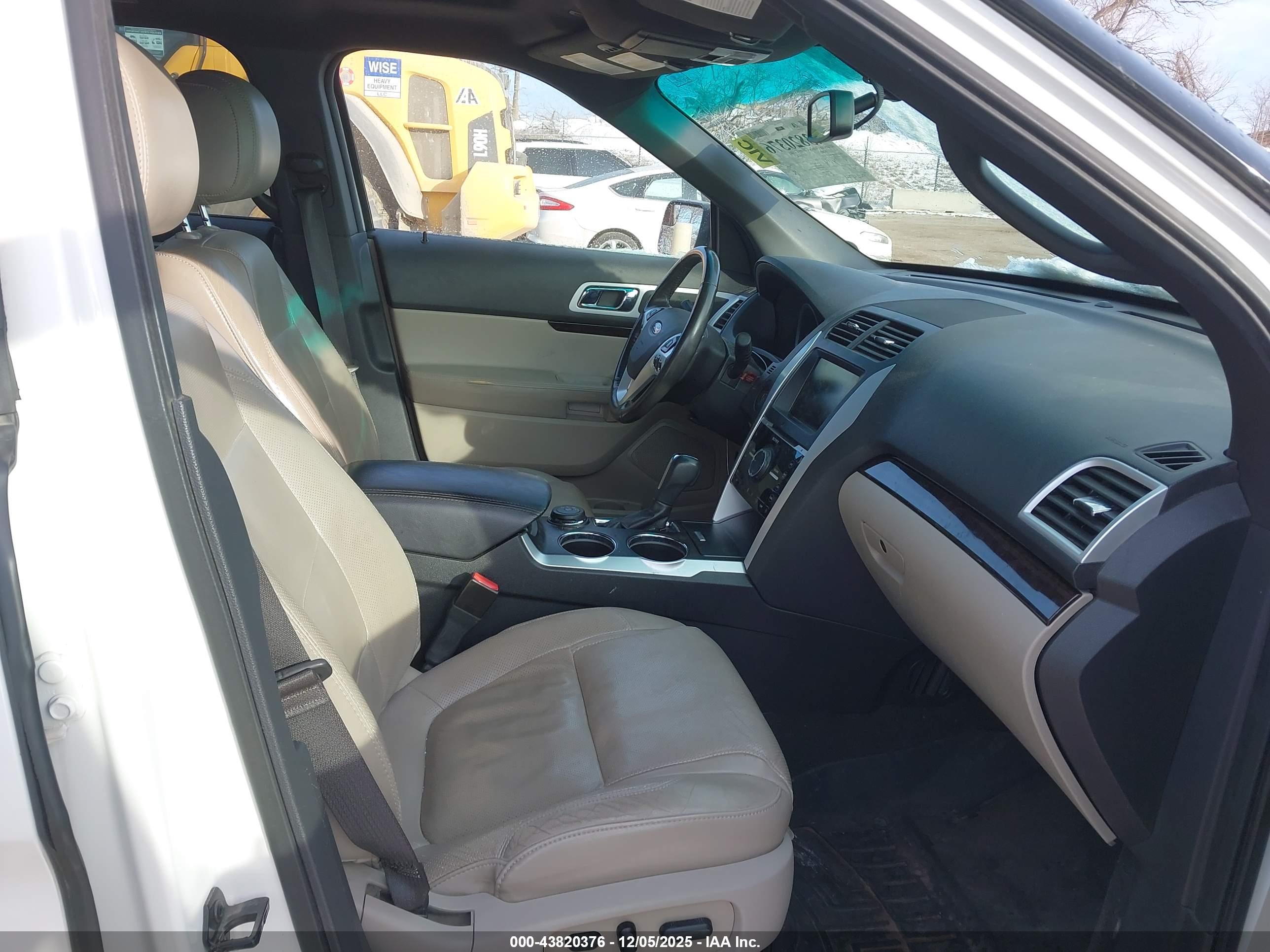 FORD EXPLORER image 5