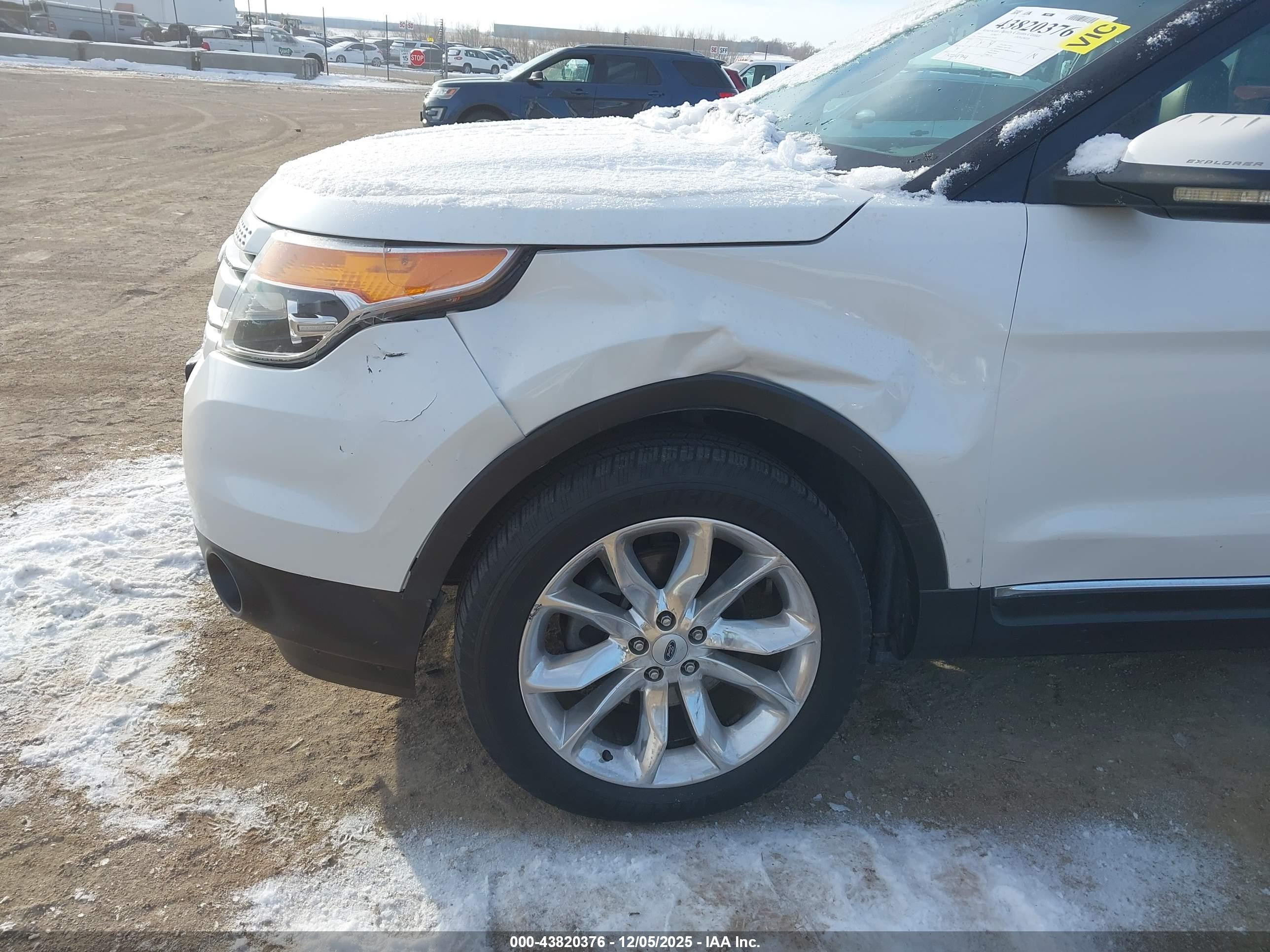 FORD EXPLORER image 6