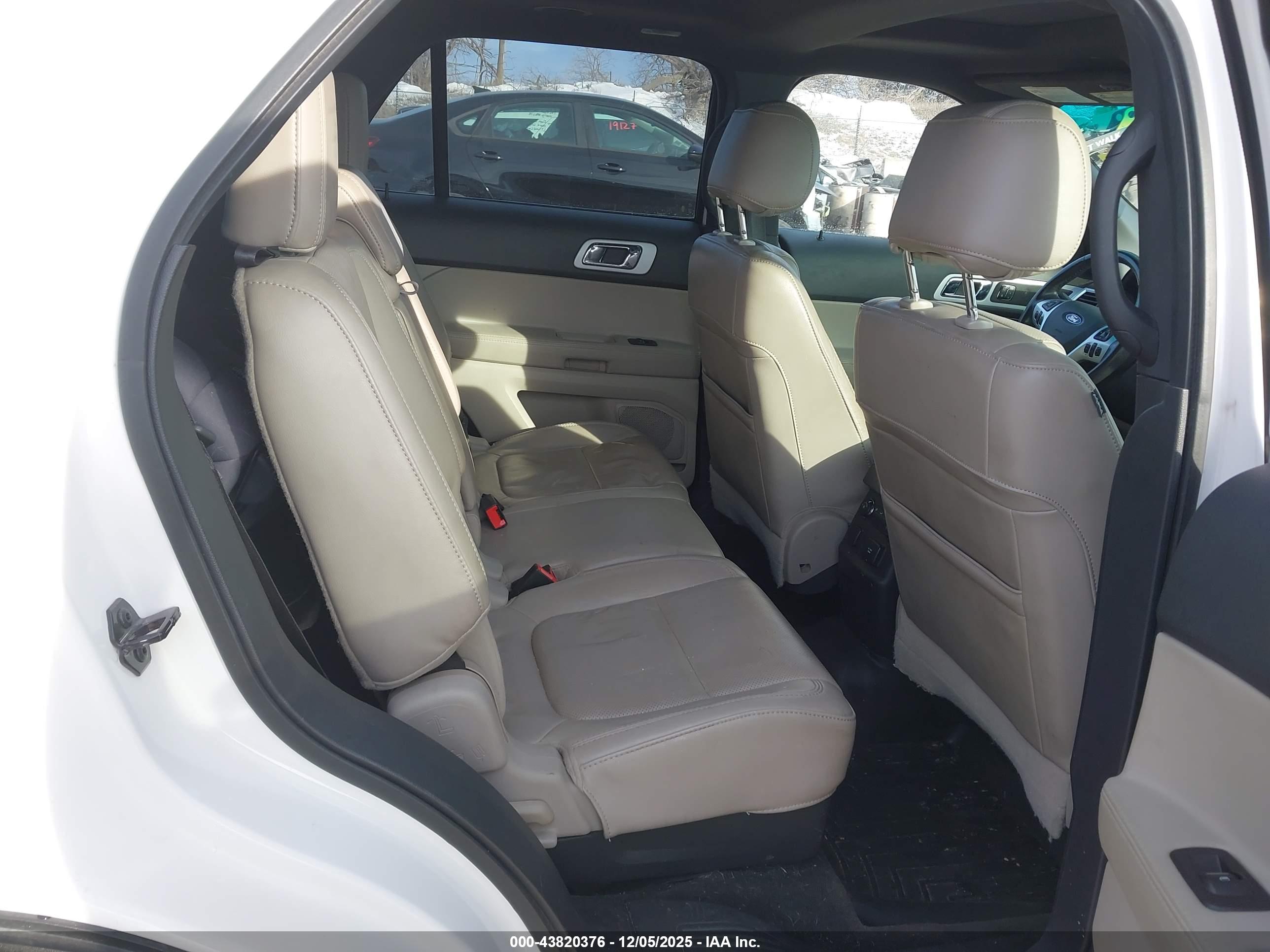 FORD EXPLORER image 8