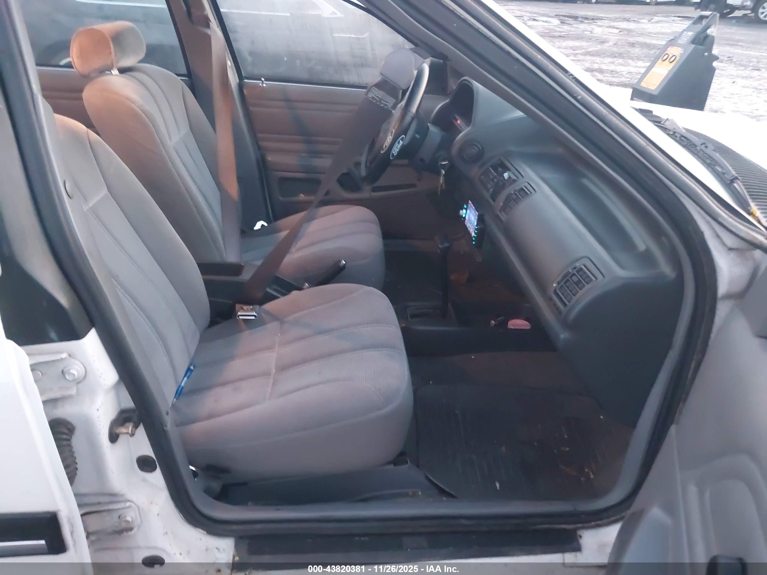 FORD TEMPO image 5