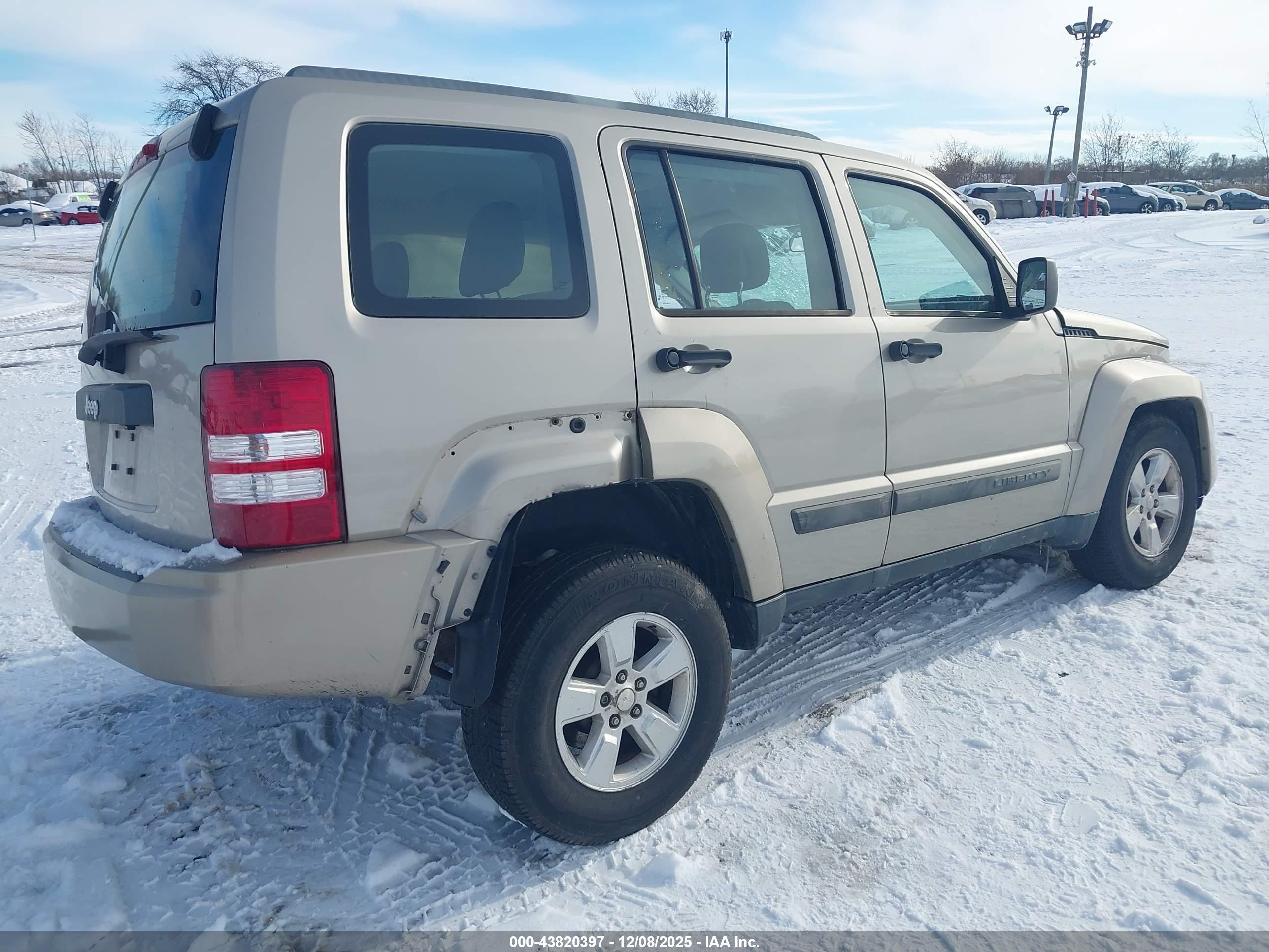 JEEP LIBERTY image 4