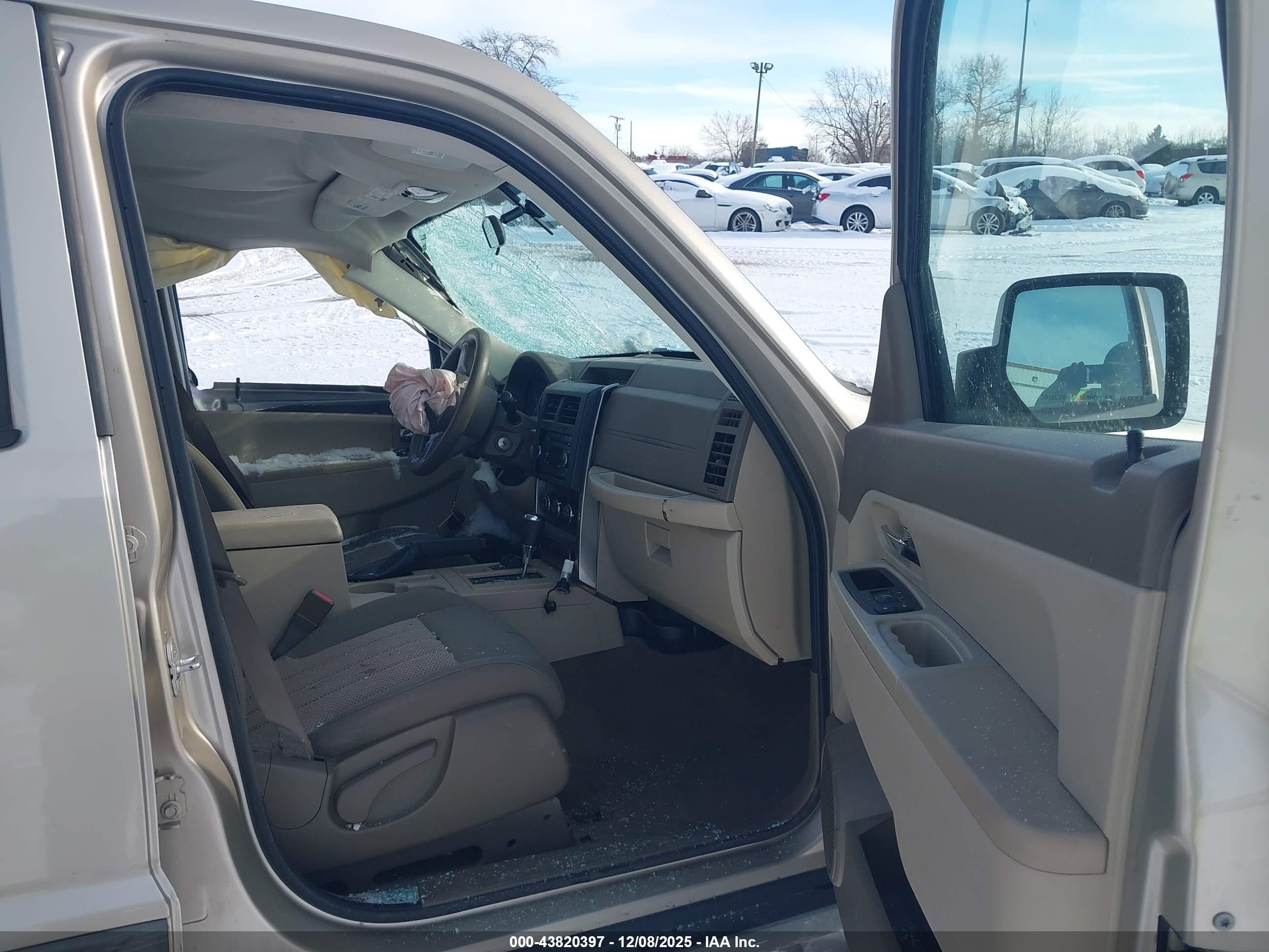 JEEP LIBERTY image 5