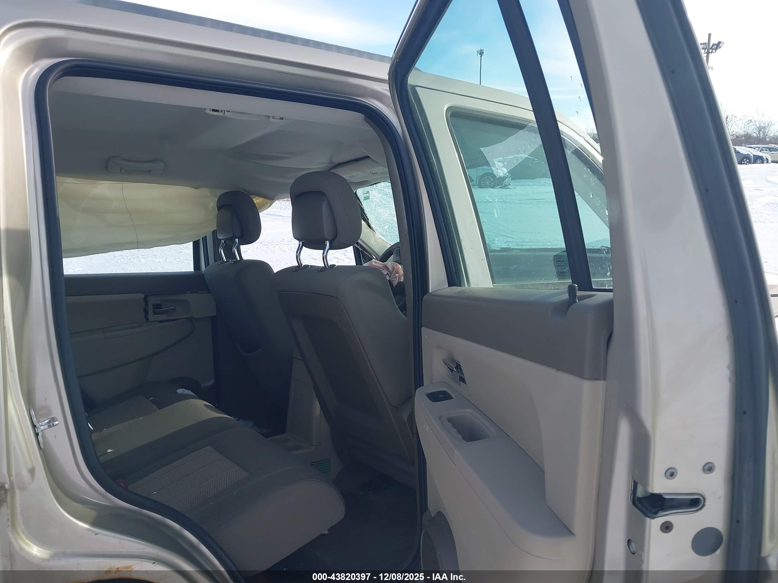 JEEP LIBERTY image 8