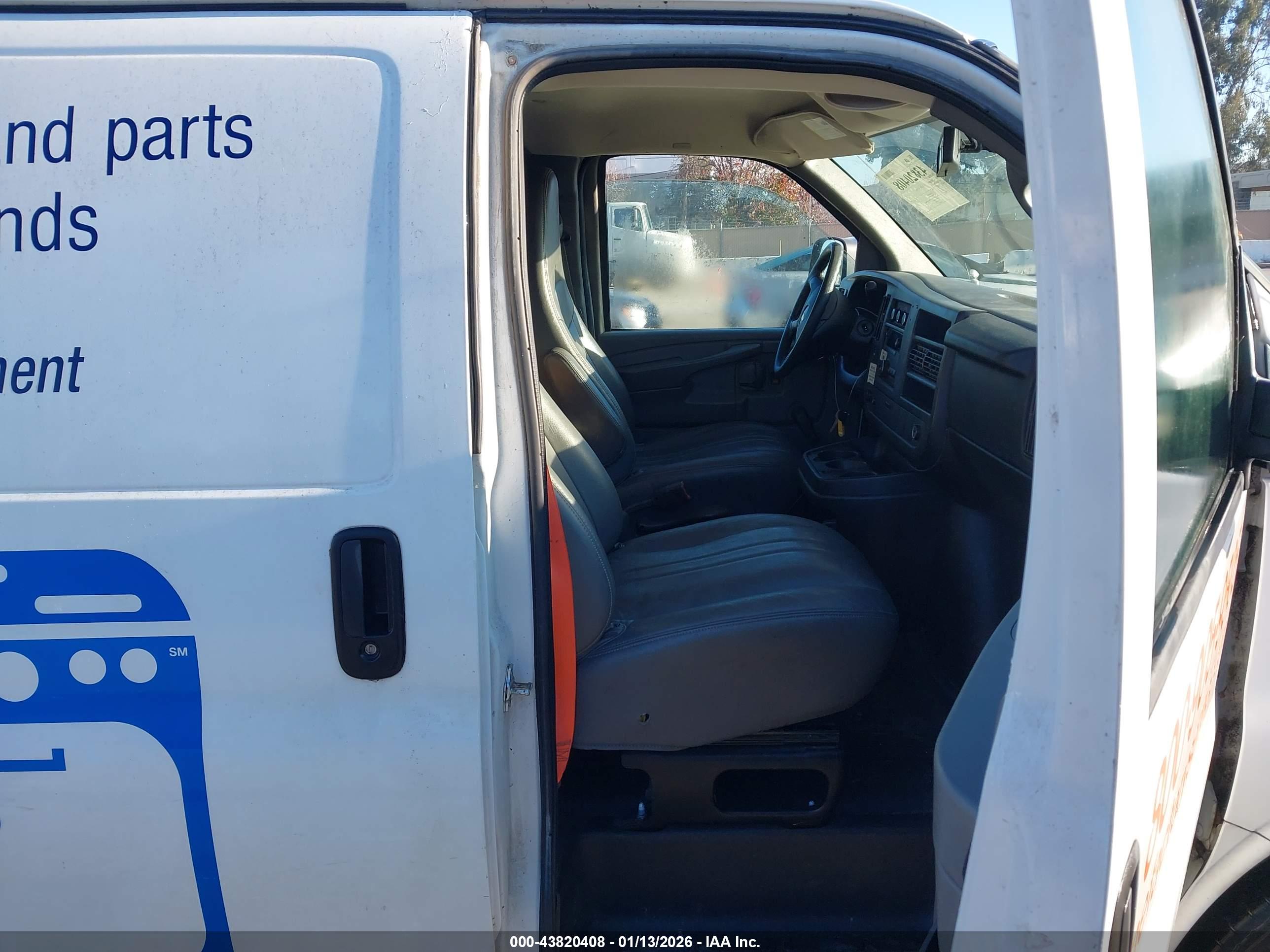 CHEVROLET EXPRESS image 5