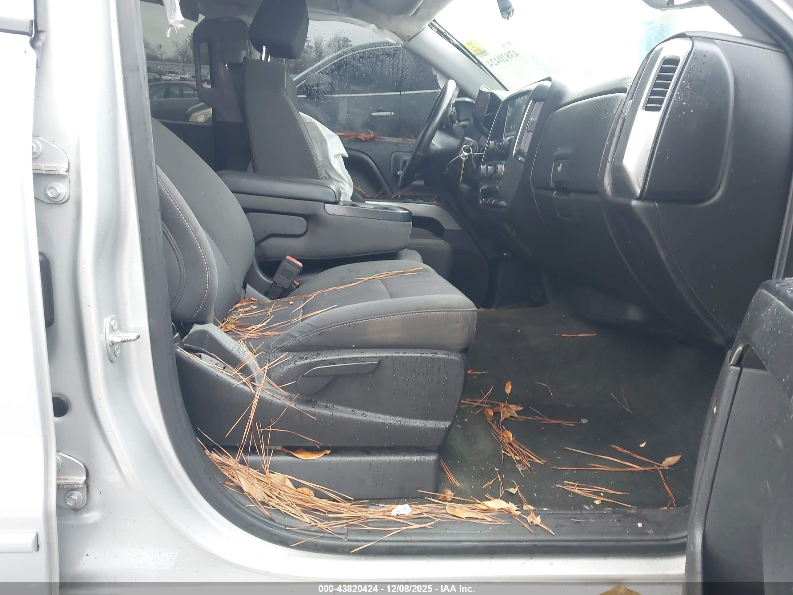 CHEVROLET SILVERADO image 5