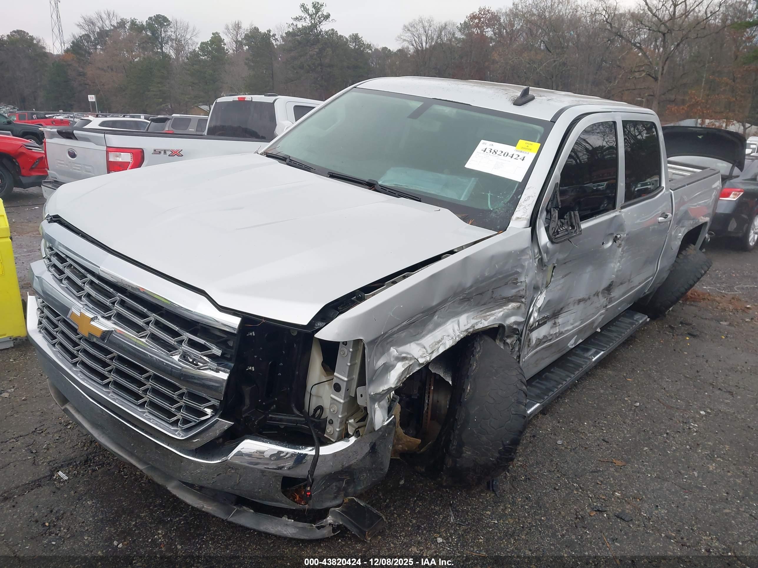 CHEVROLET SILVERADO image 6