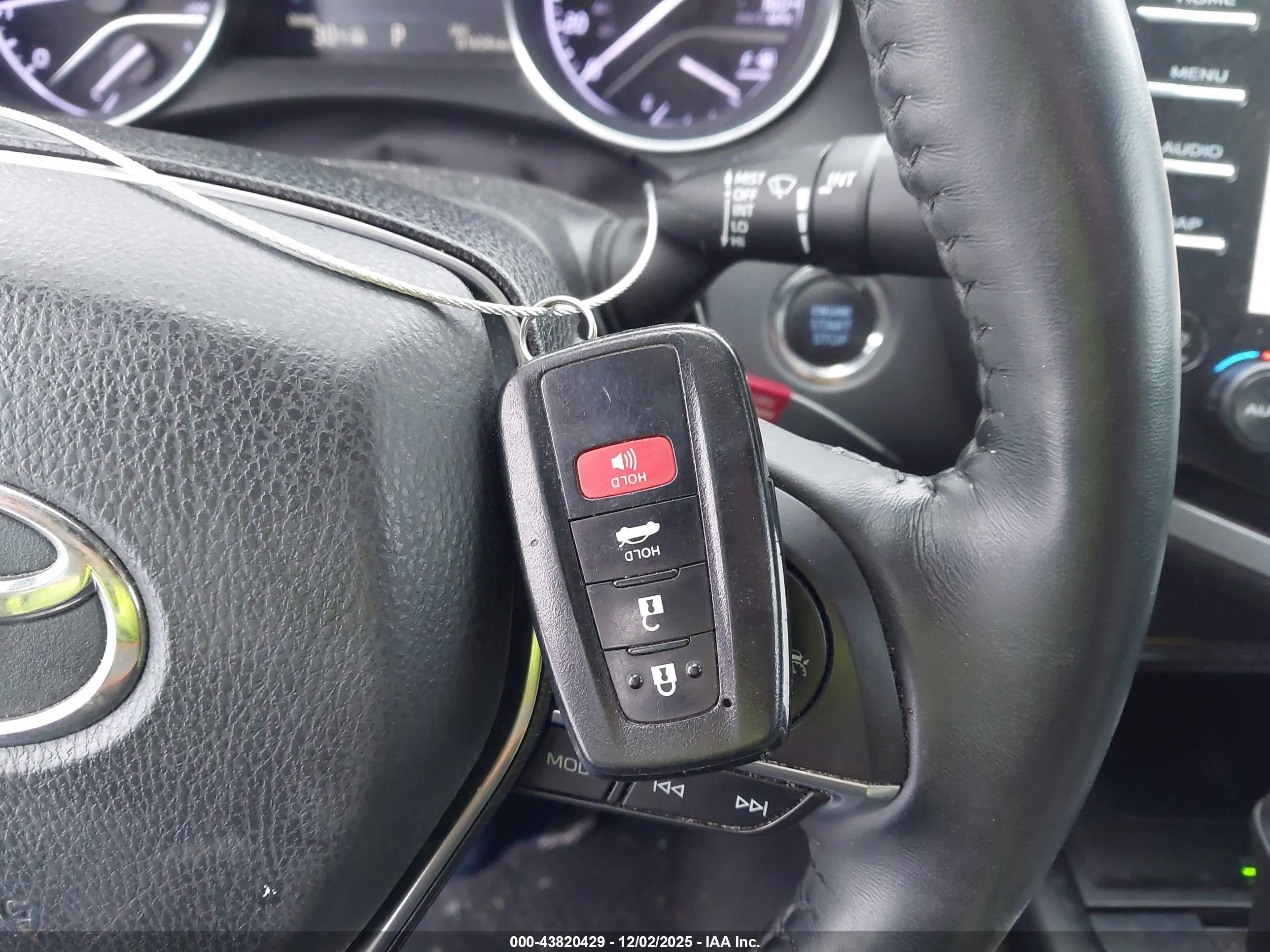 TOYOTA CAMRY image 11
