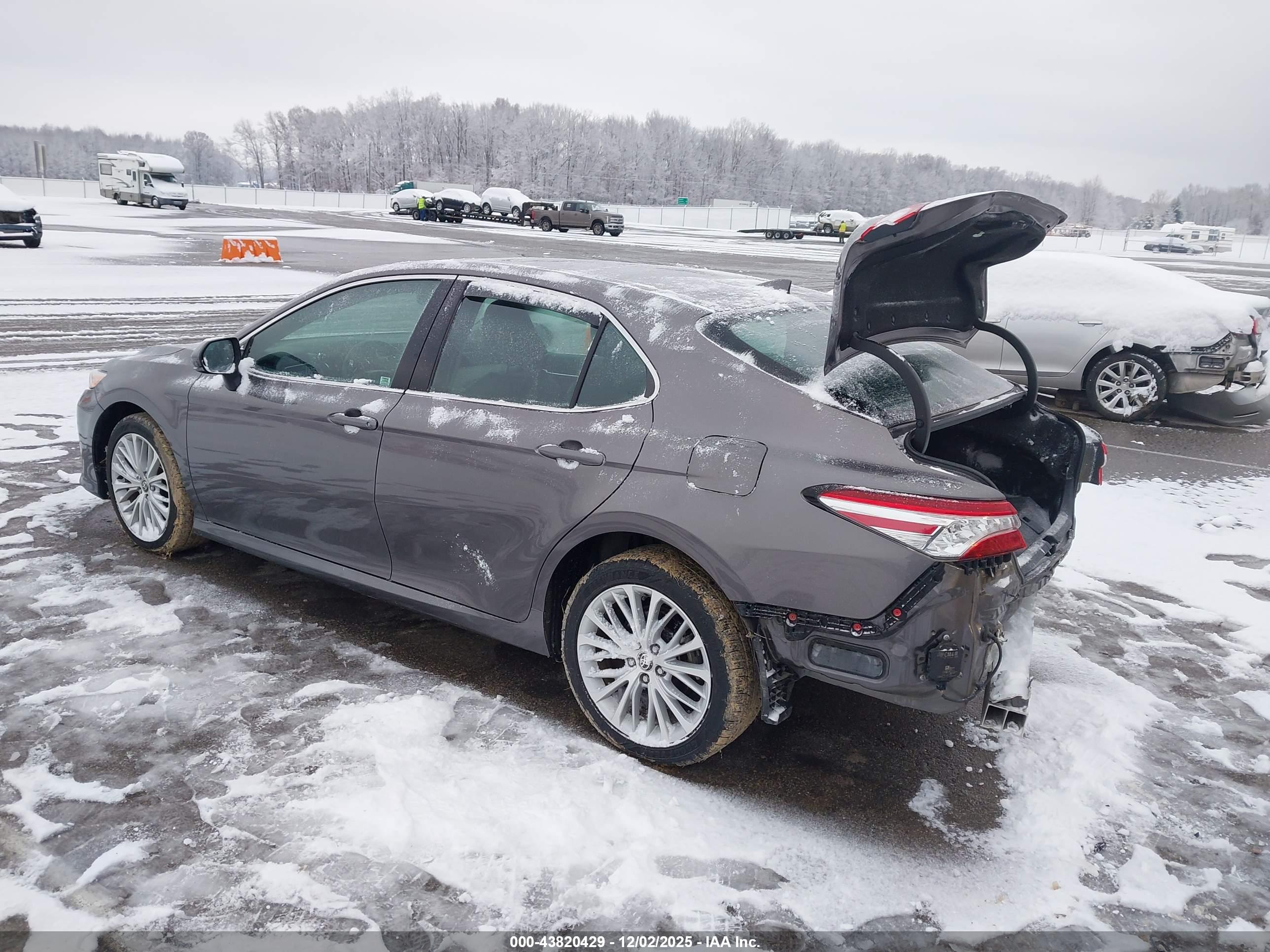 TOYOTA CAMRY image 3