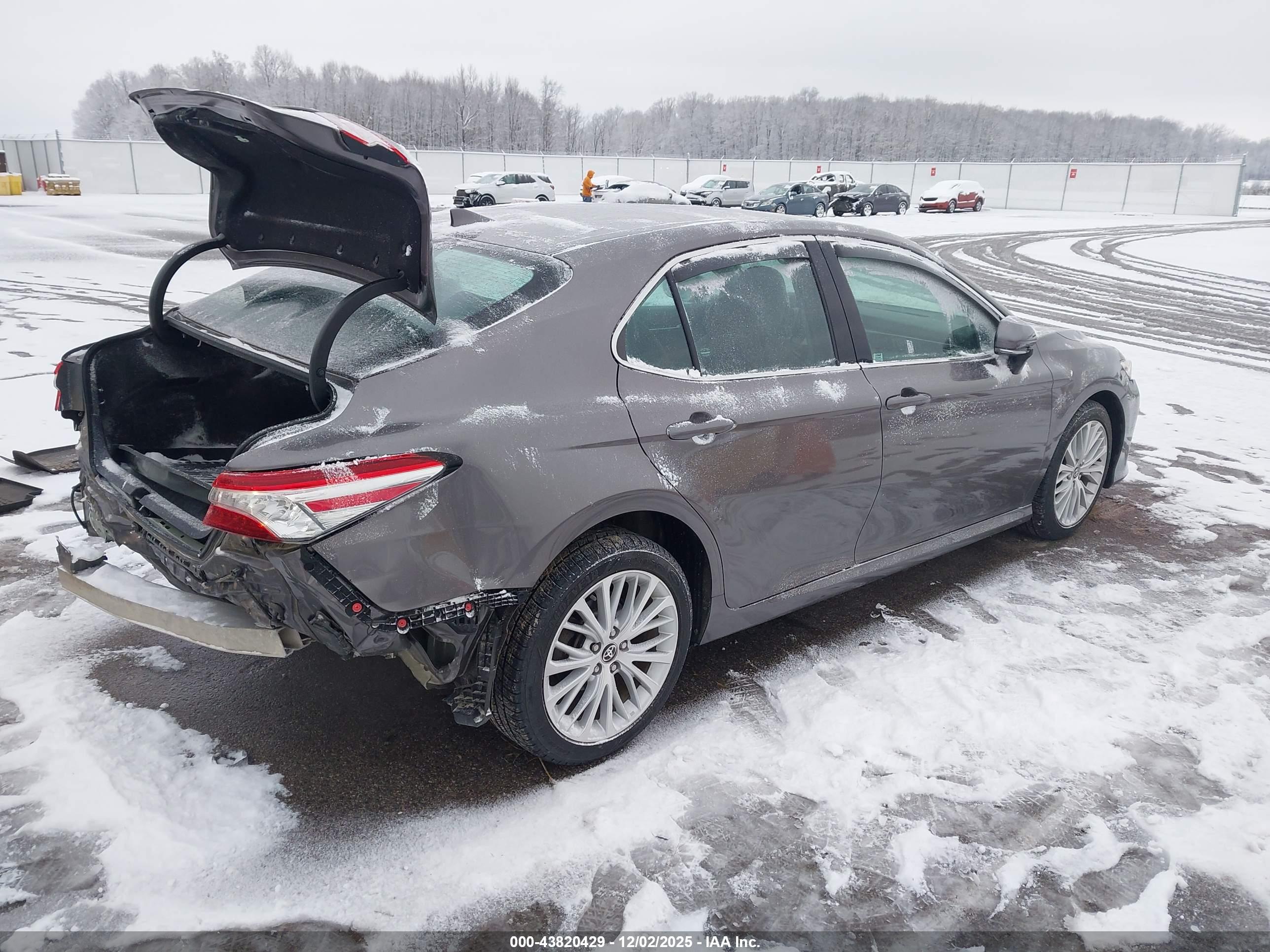 TOYOTA CAMRY image 4
