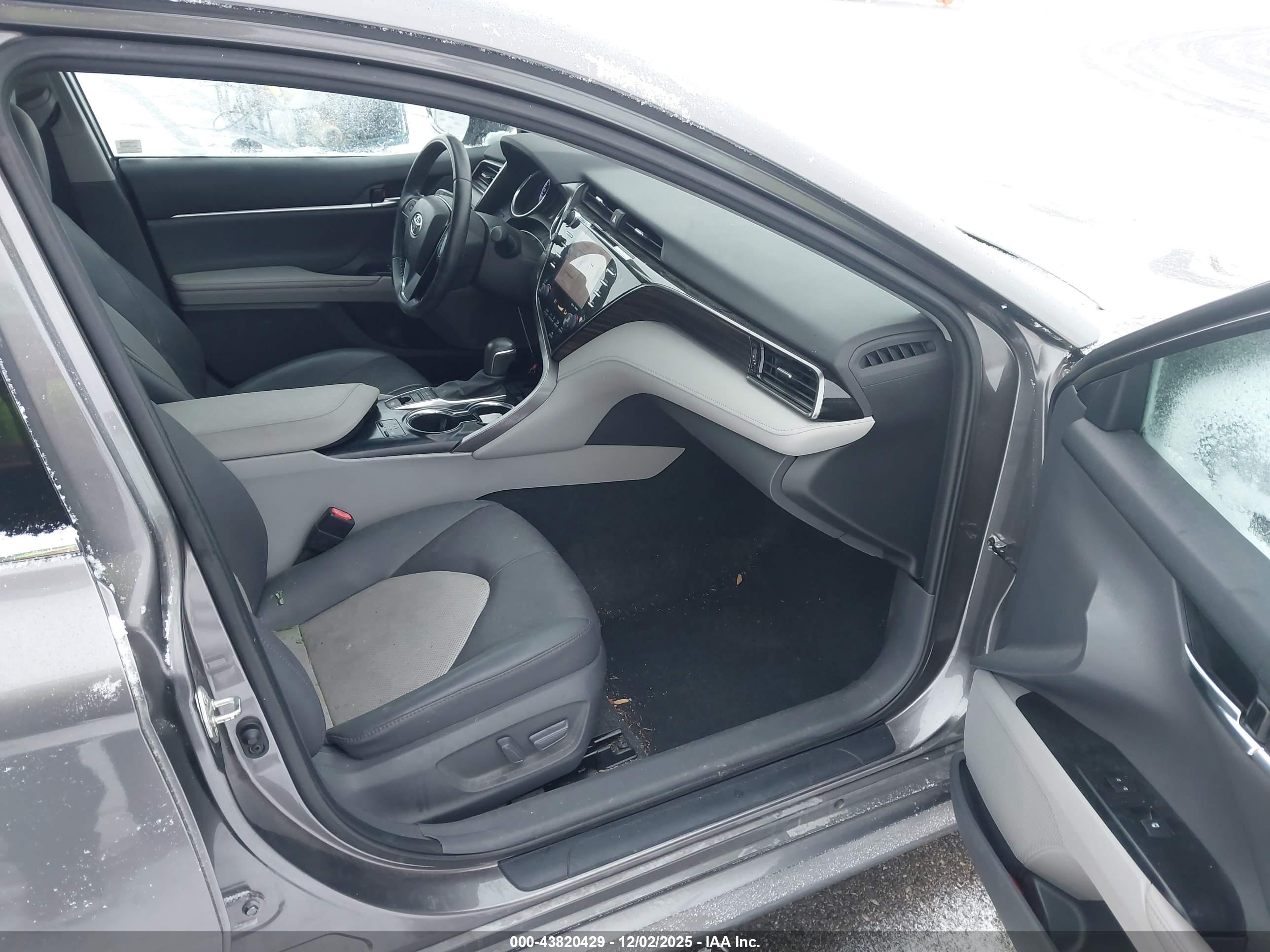 TOYOTA CAMRY image 5