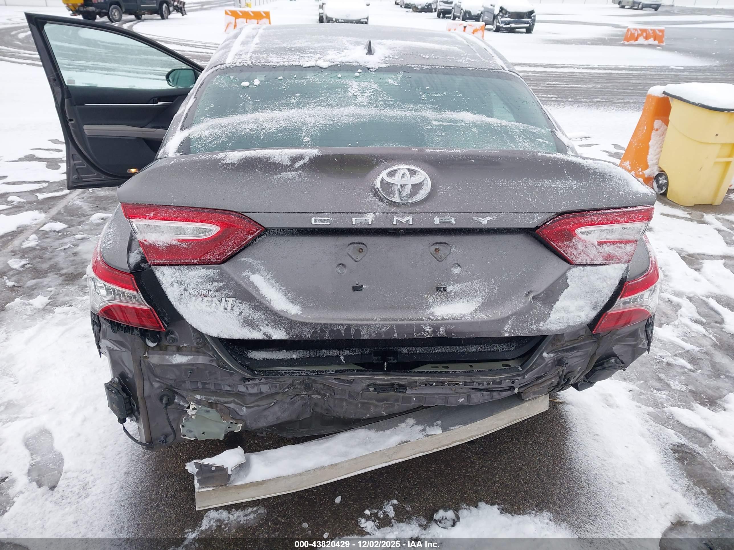 TOYOTA CAMRY image 6