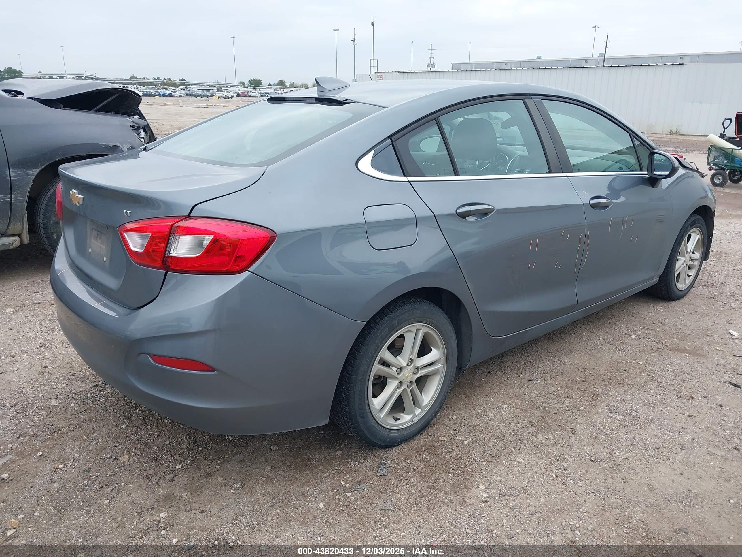 CHEVROLET CRUZE image 4