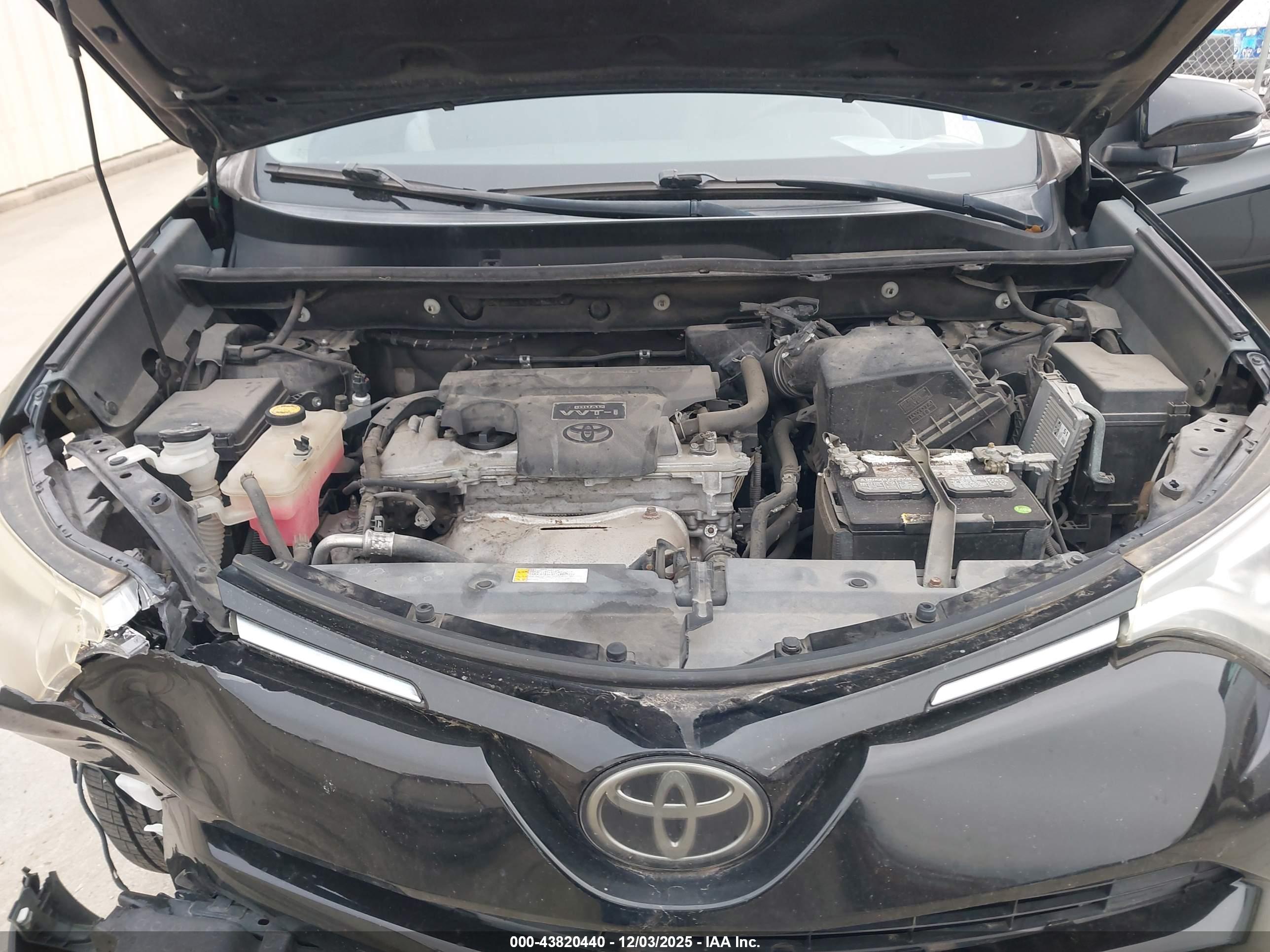 TOYOTA RAV4 image 10