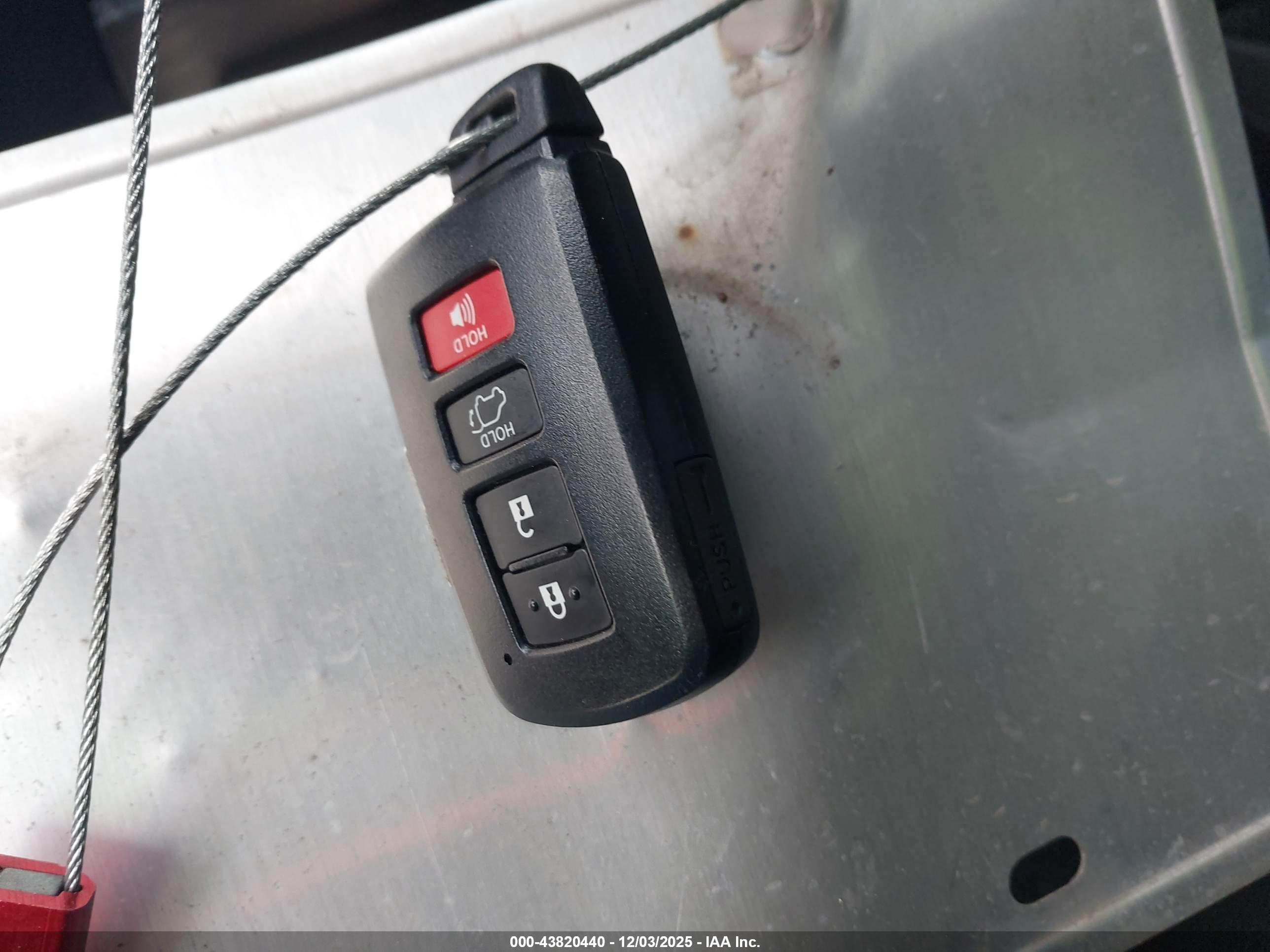 TOYOTA RAV4 image 11