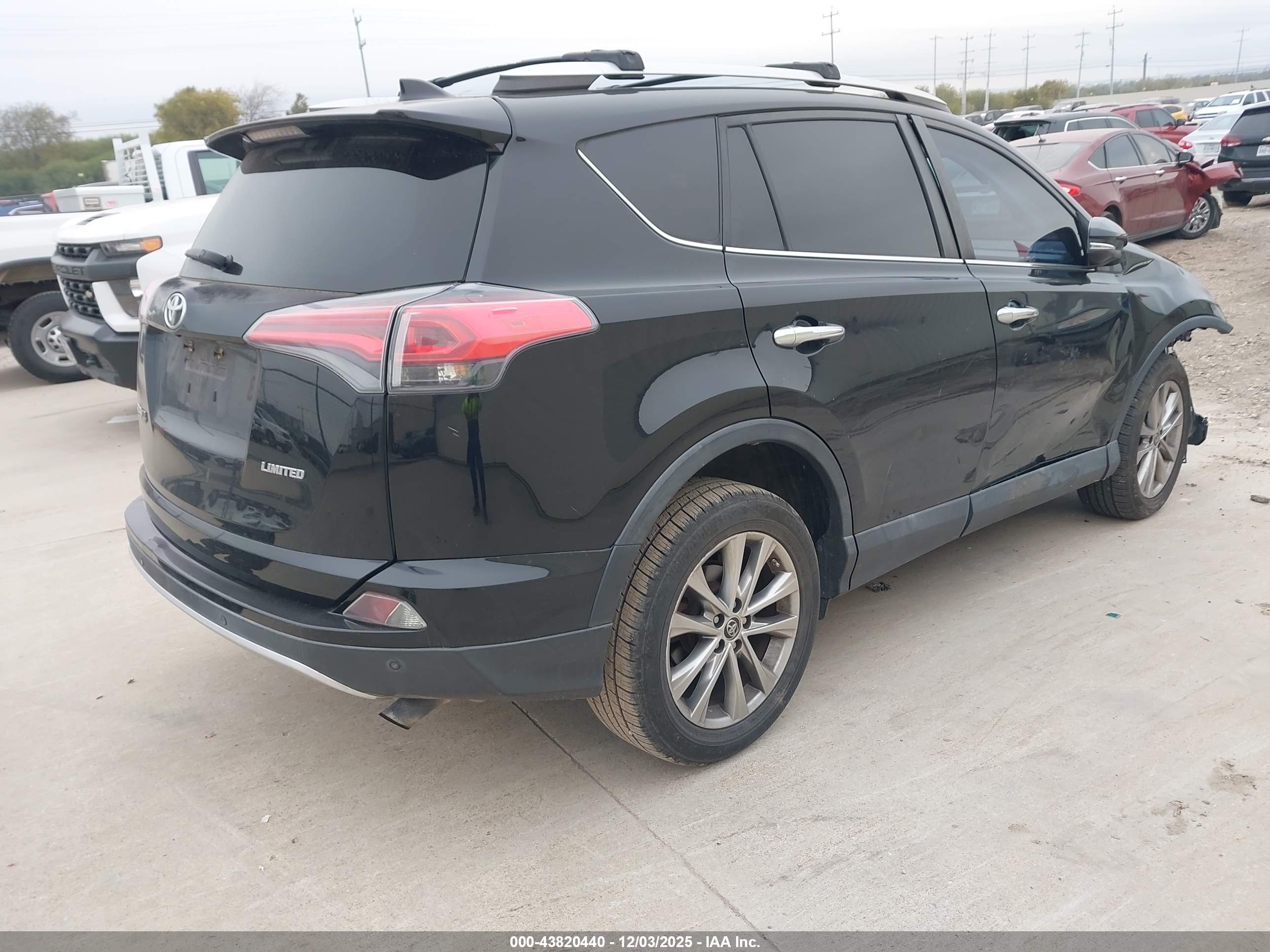 TOYOTA RAV4 image 4