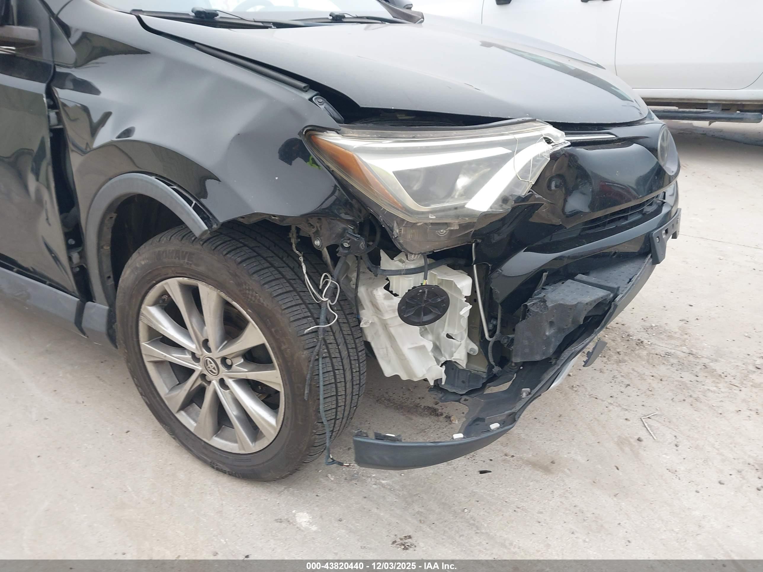 TOYOTA RAV4 image 6