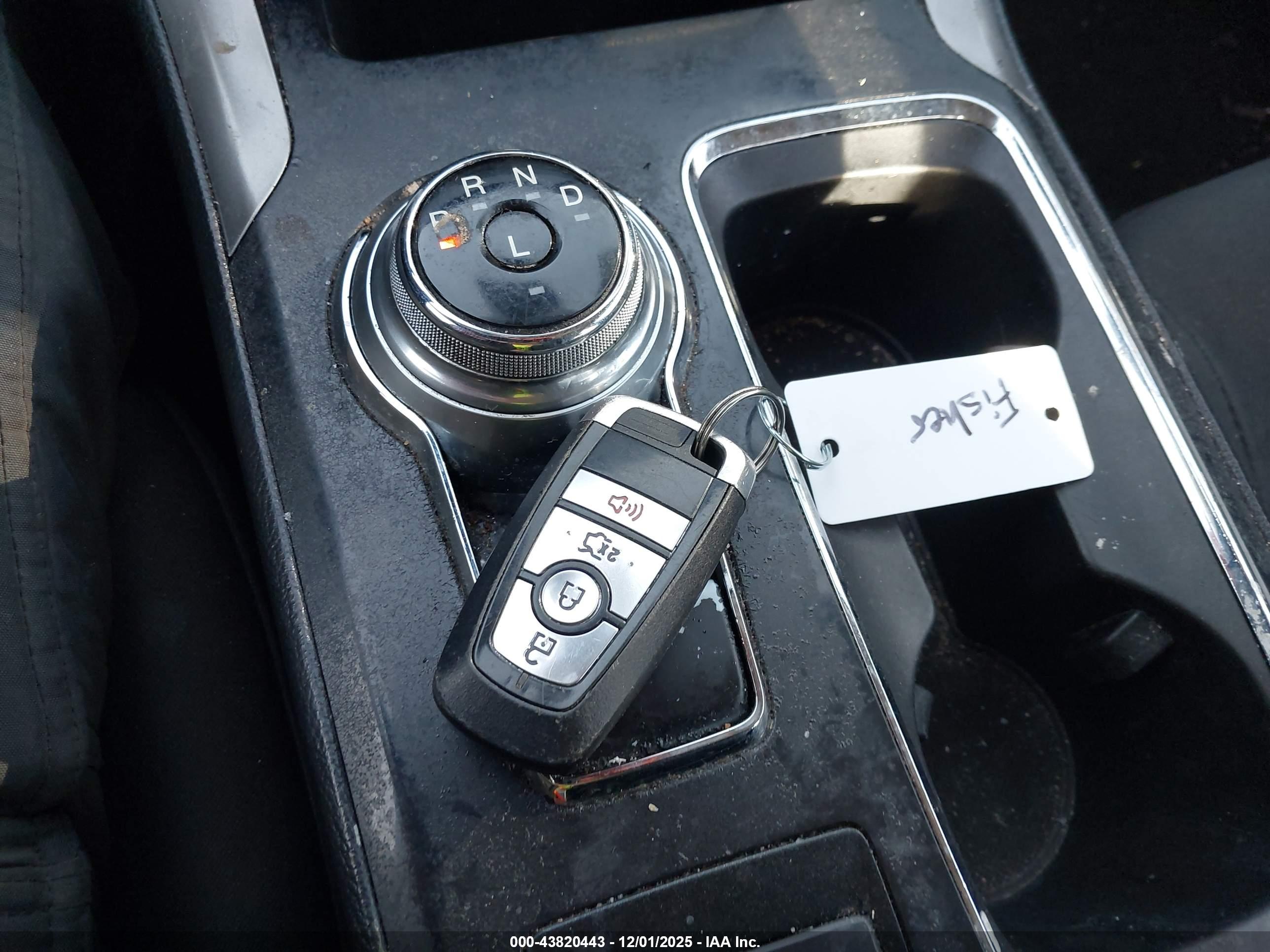 FORD FUSION image 11