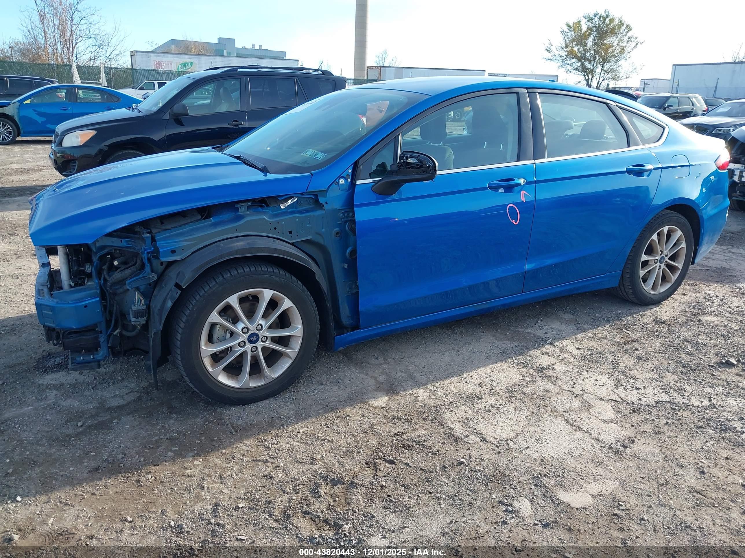 FORD FUSION image 2