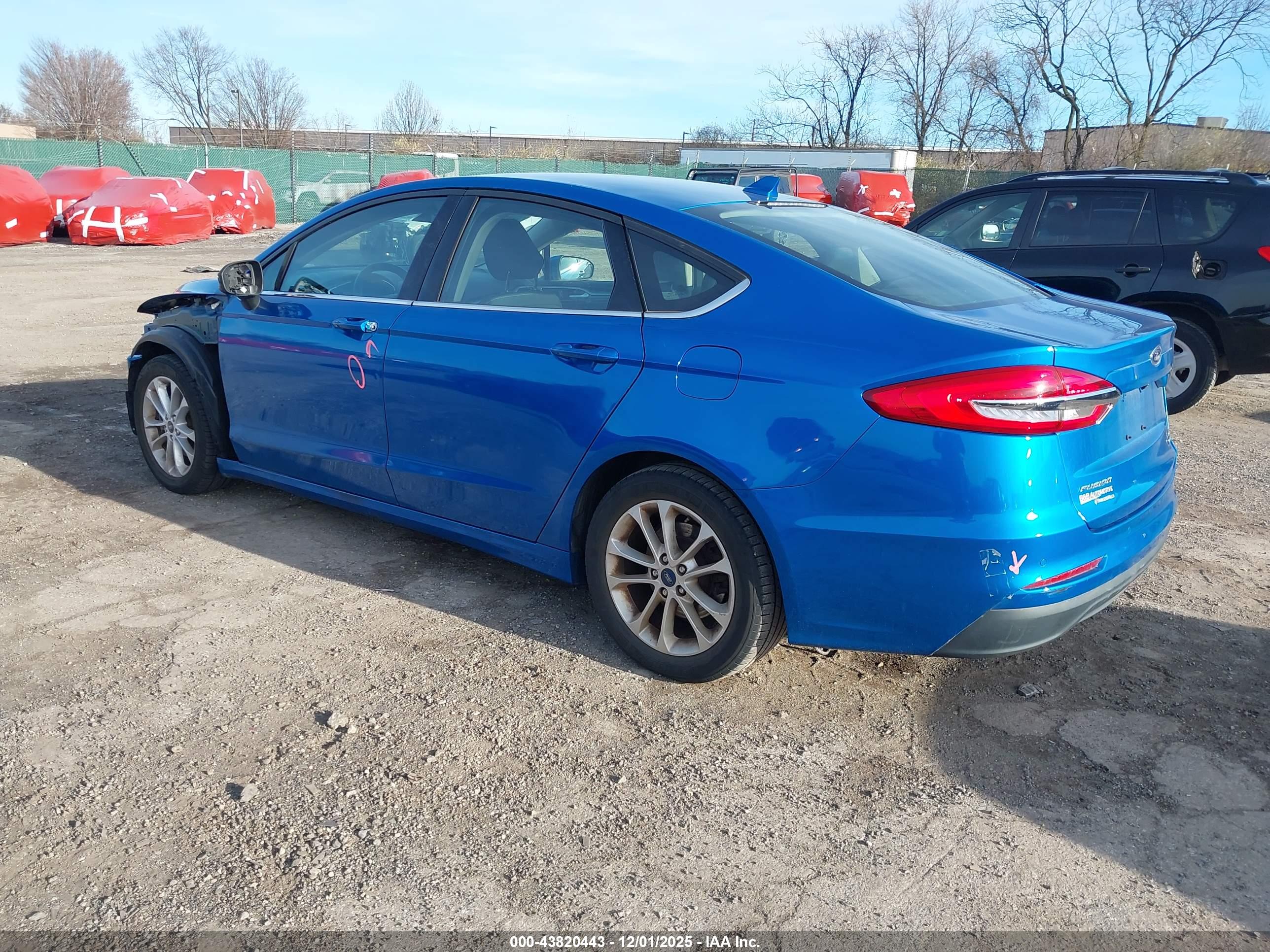 FORD FUSION image 3