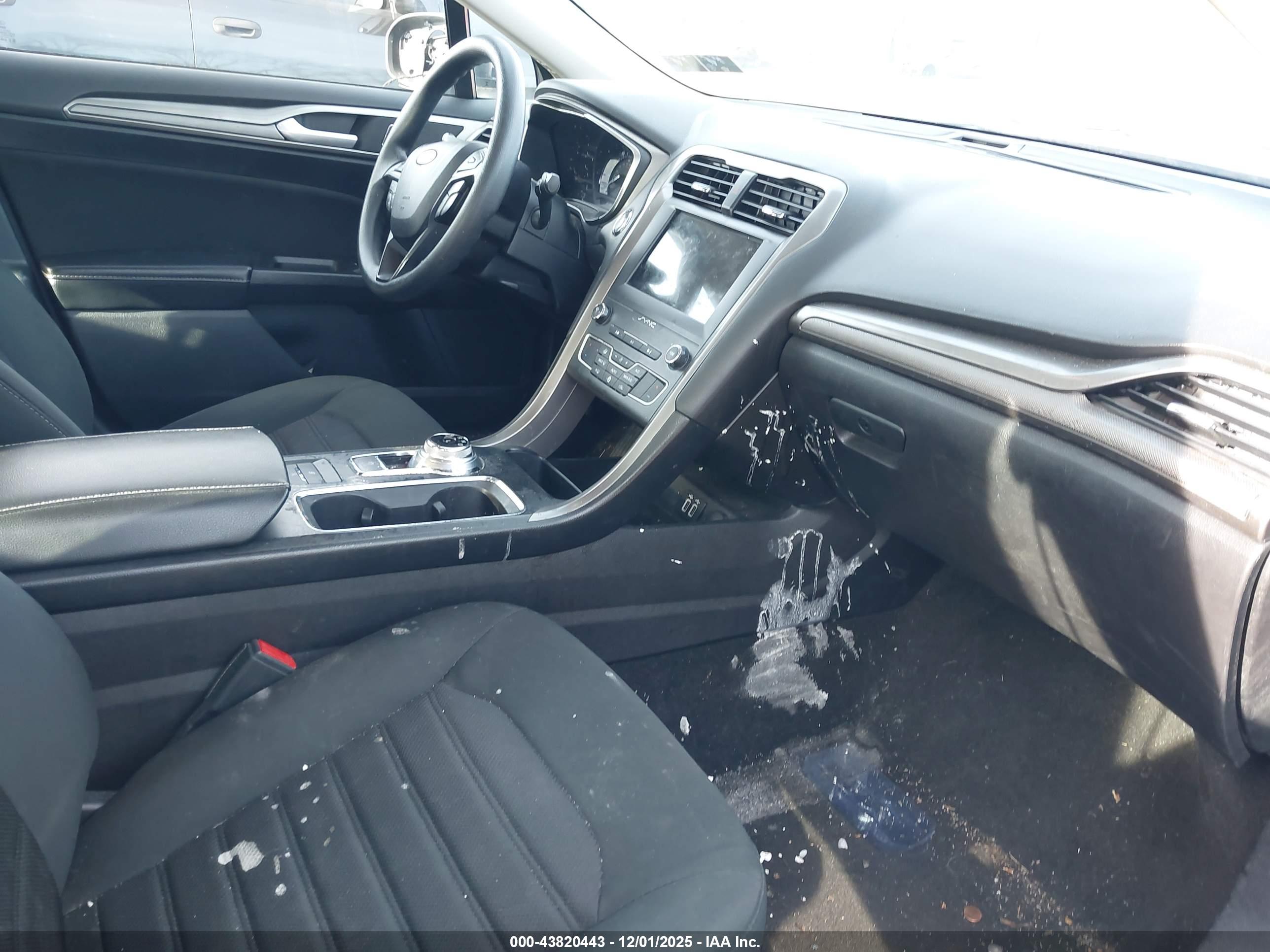 FORD FUSION image 5