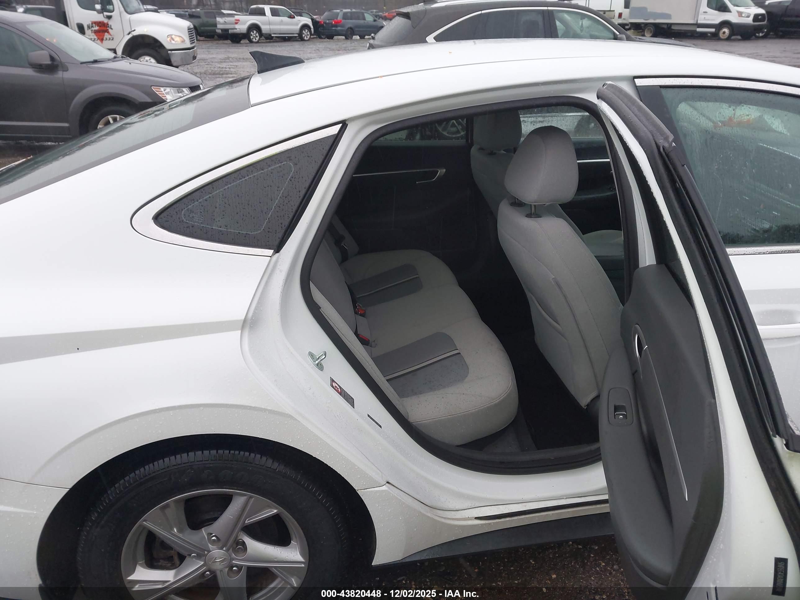 HYUNDAI SONATA image 8