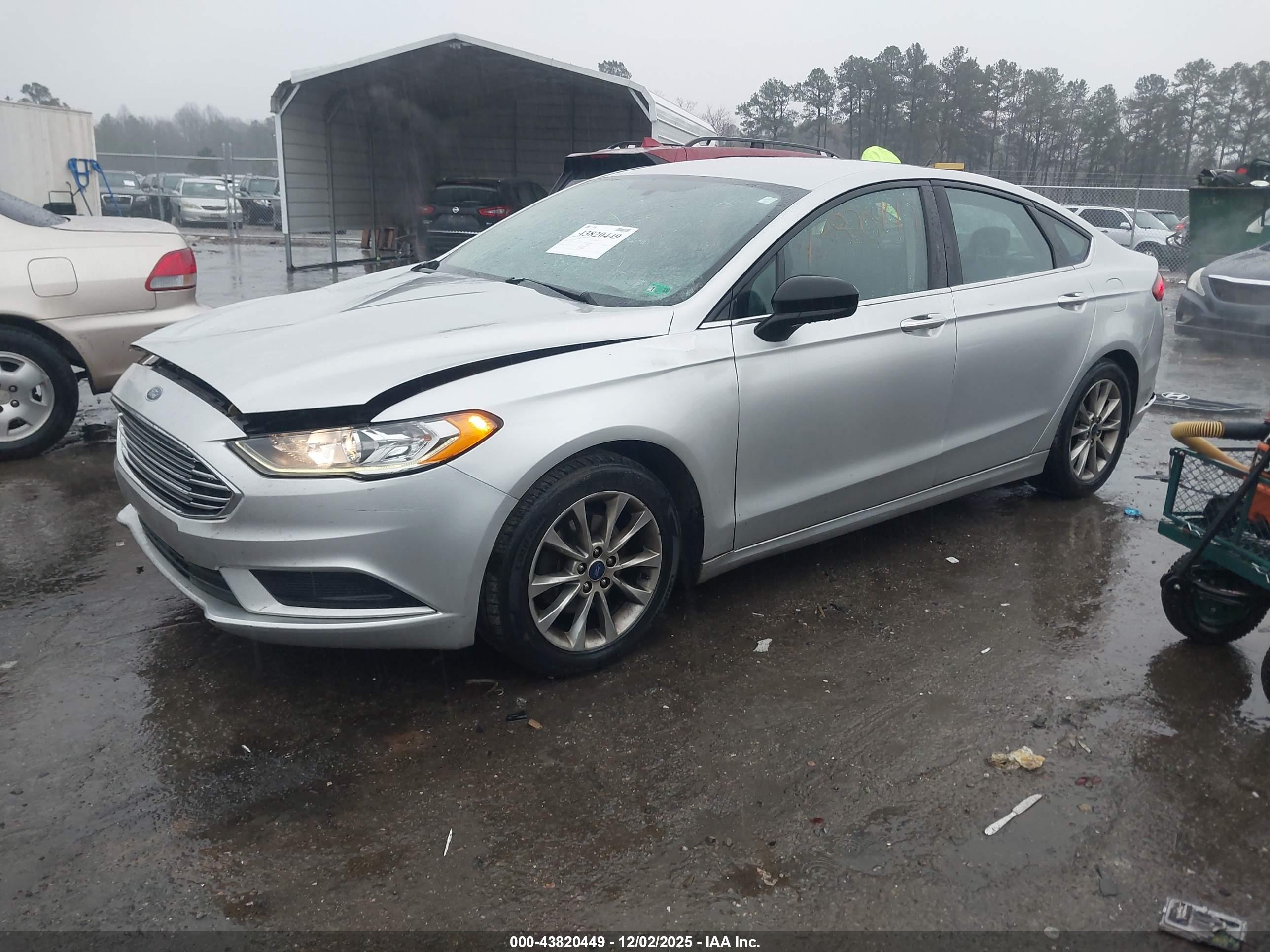 FORD FUSION image 2