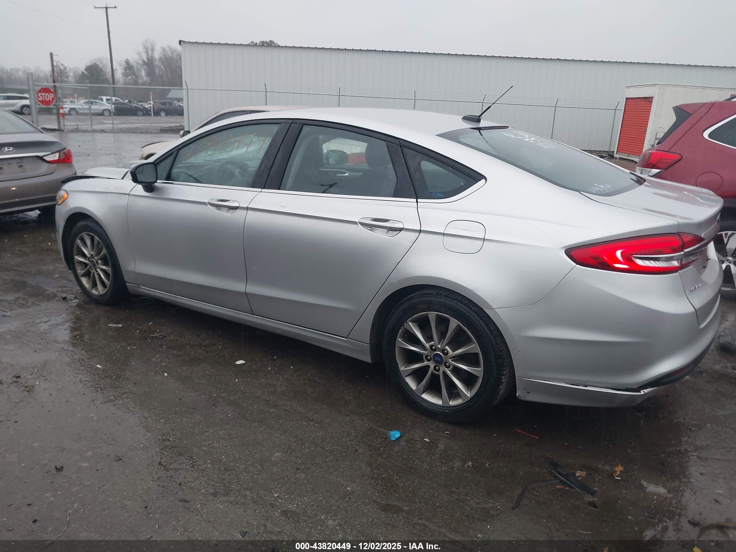 FORD FUSION image 3