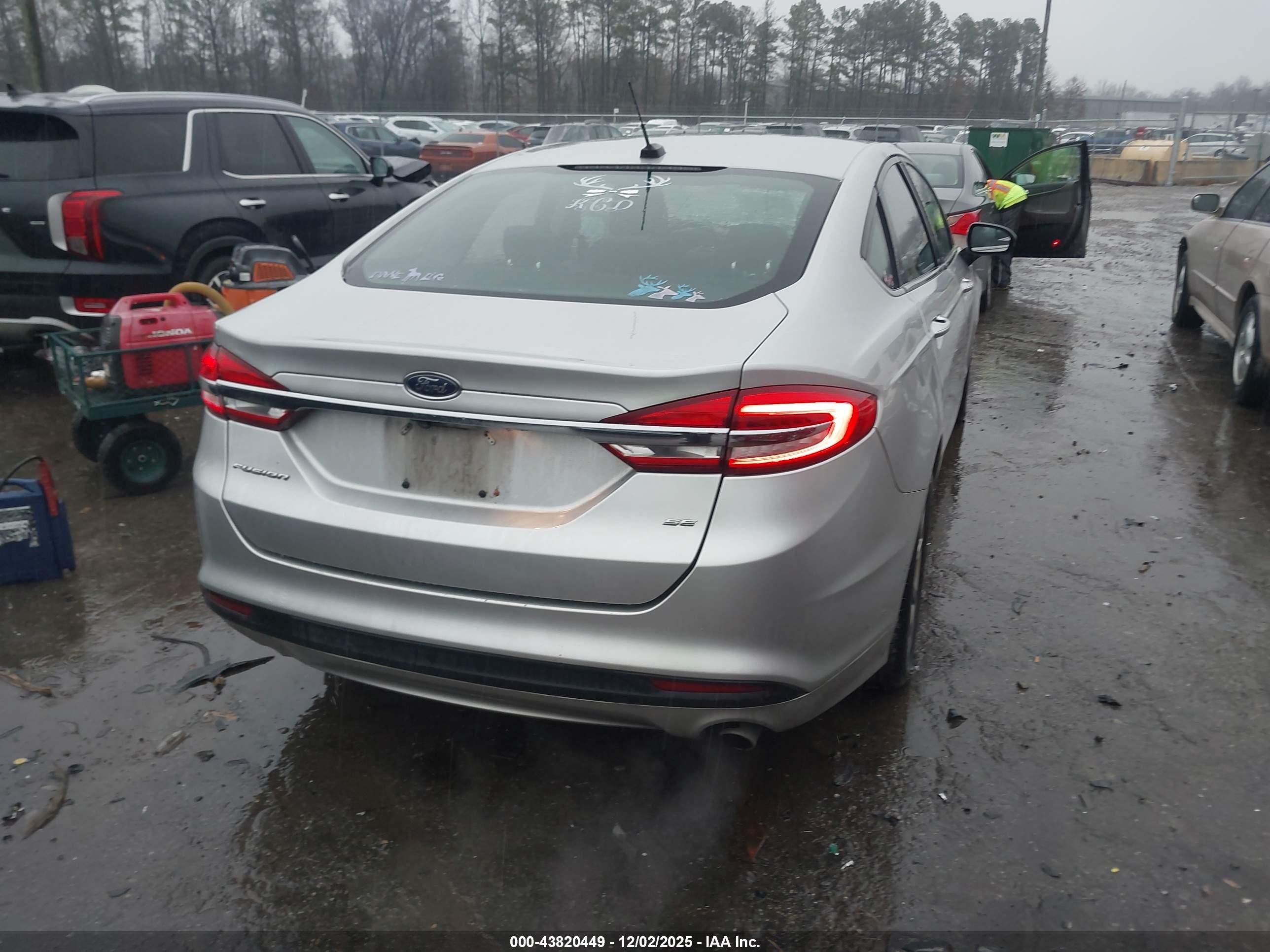FORD FUSION image 4